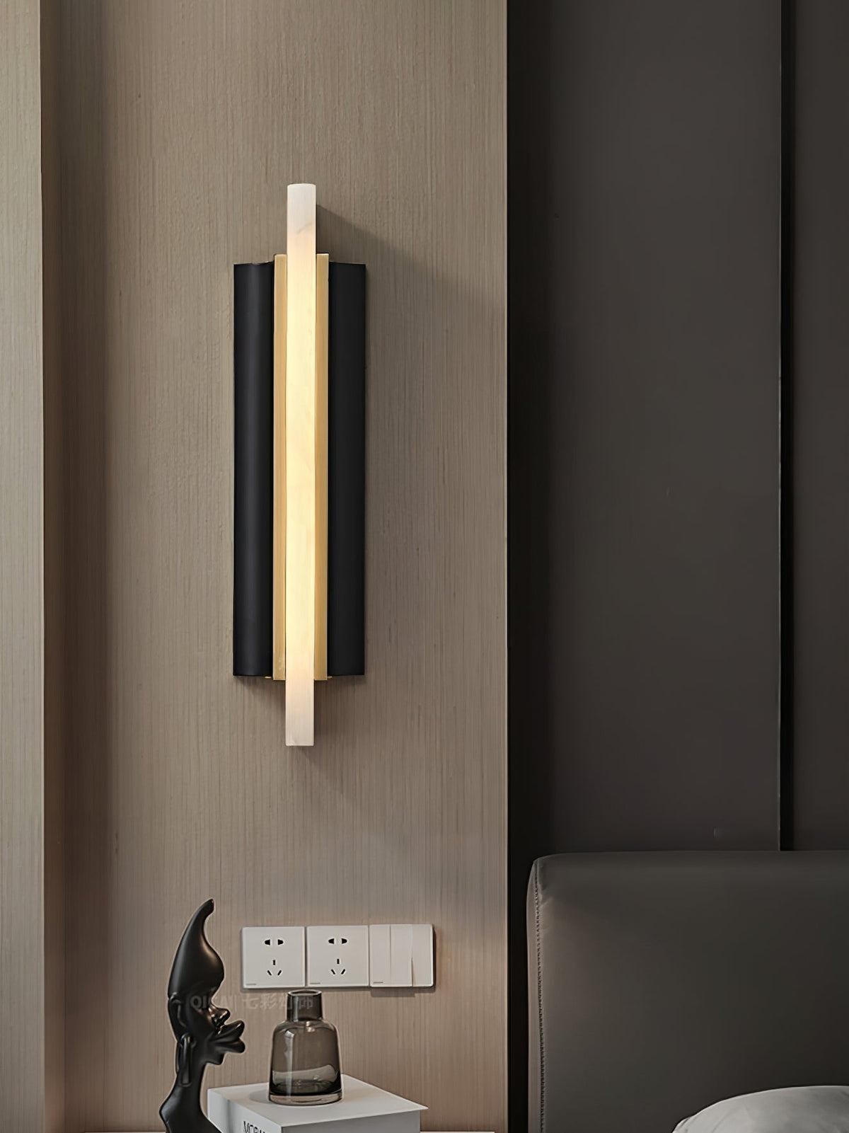 Alabaster Blade Wall Sconce Vakkerlight