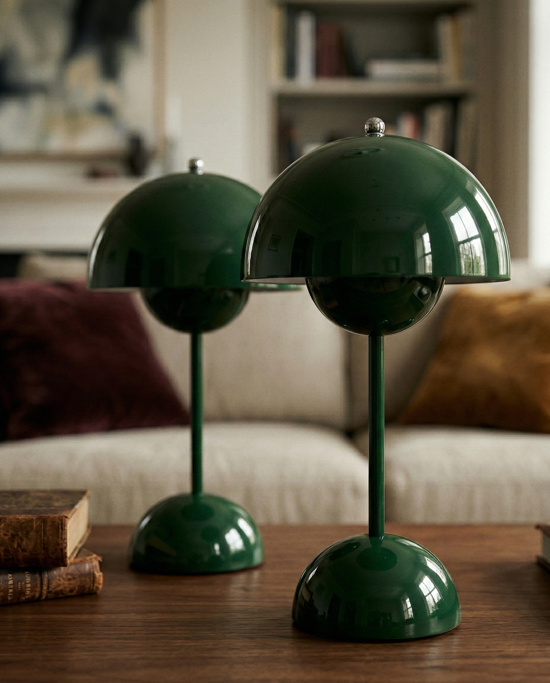 Lampe de table sans fil Oden vert laqué design champignon LED rechargeable par korven studio