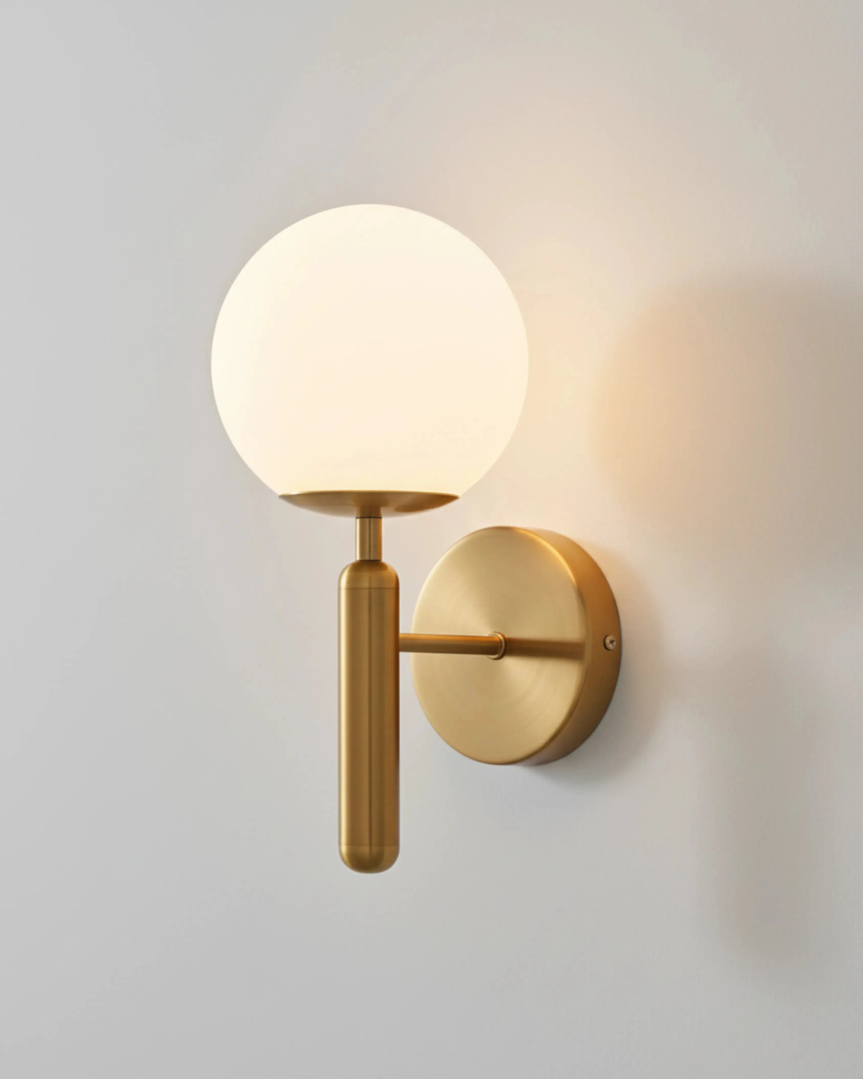 Applique murale modele olan couleur or par korven studio