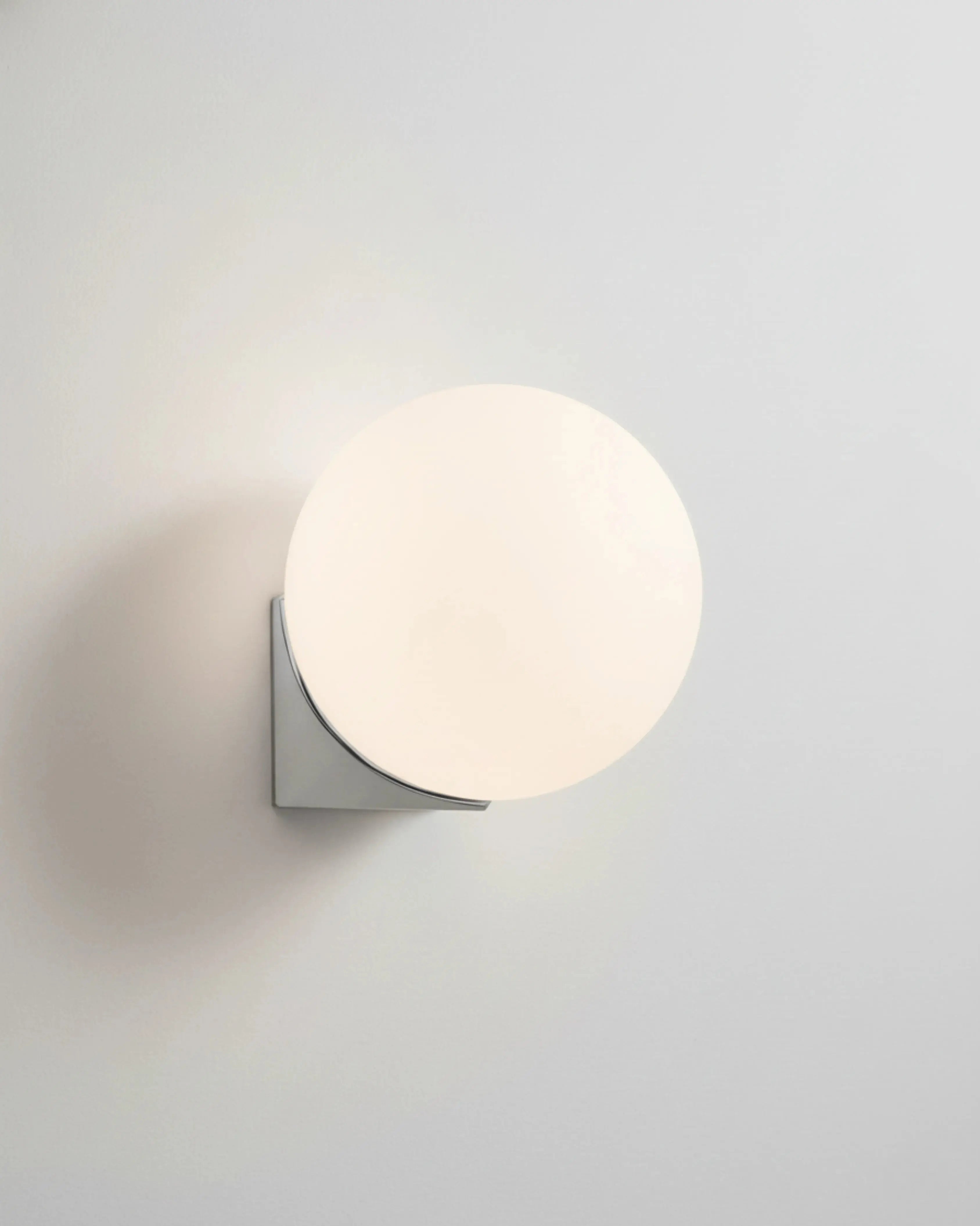 Applique murale, chambre salon modele elyn par korven studio couleur argent