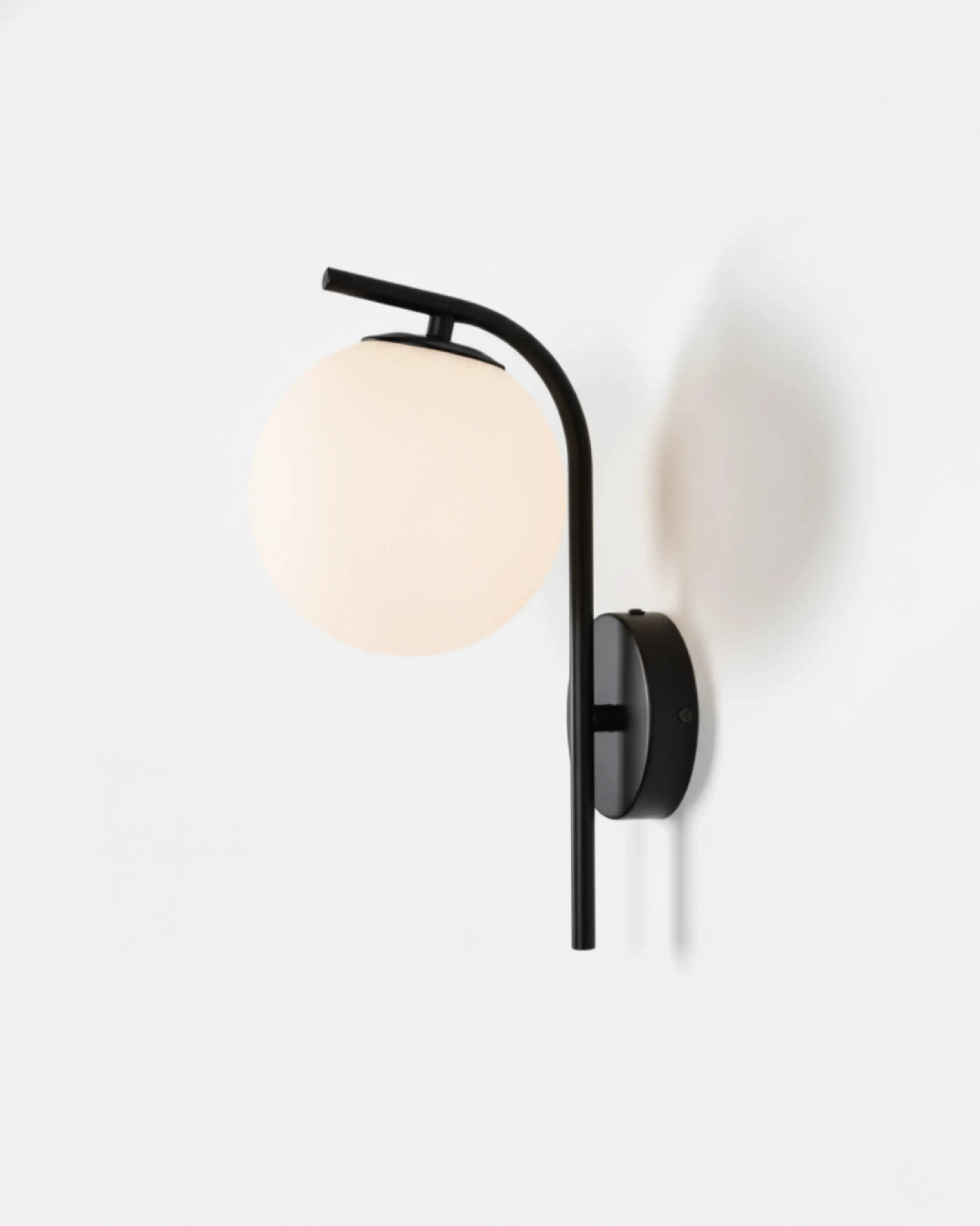 applique murale couleur noir modele Eren par korven studio