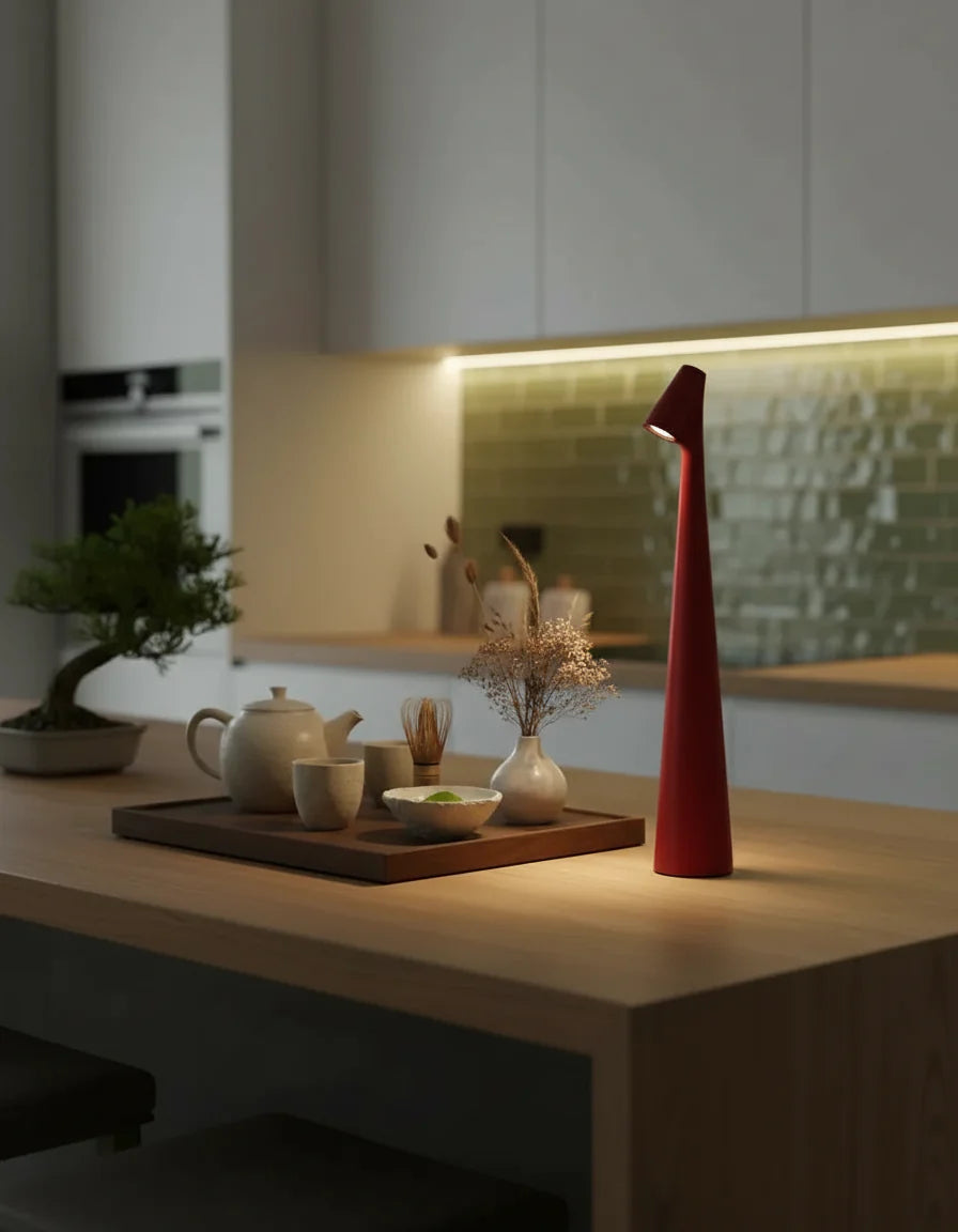 lampe led sans fil rechargeable rouge par korven studio 