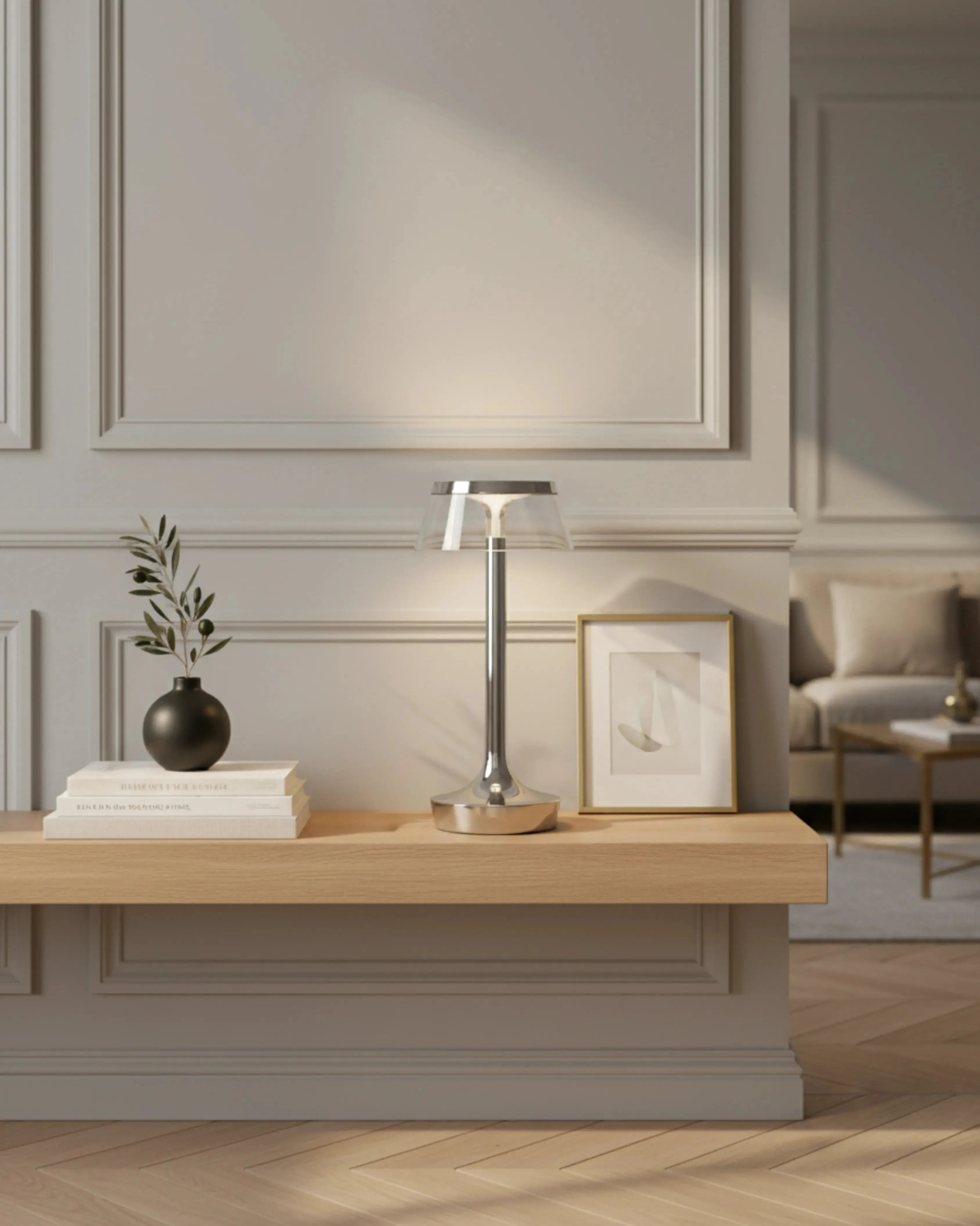 Lampe de table a poser sans fil argent, tactile et rechargeable – modèle orin par Korven Studio.