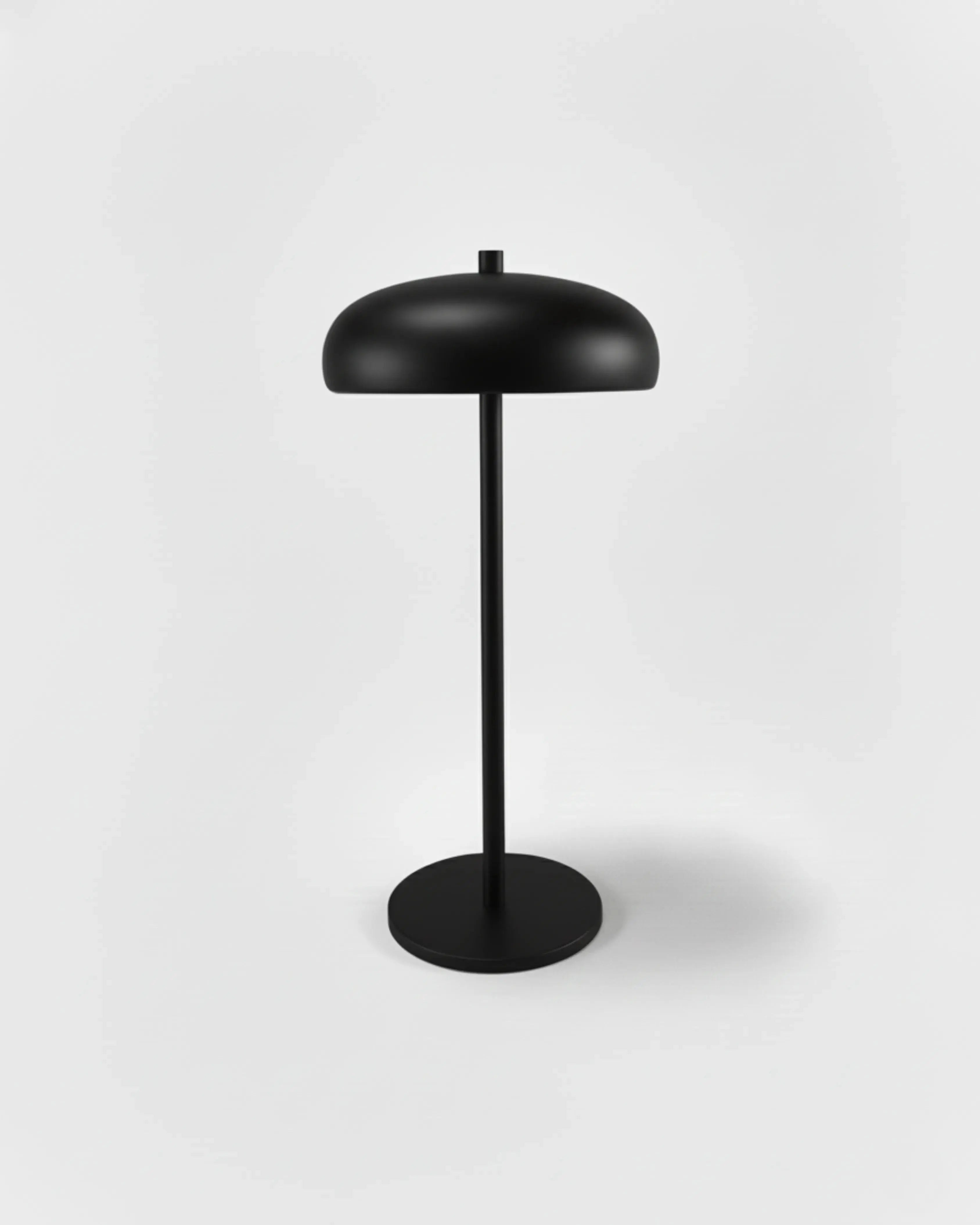 Lampe a poser sans fil noir, tactile et rechargeable – modèle nari par Korven Studio.