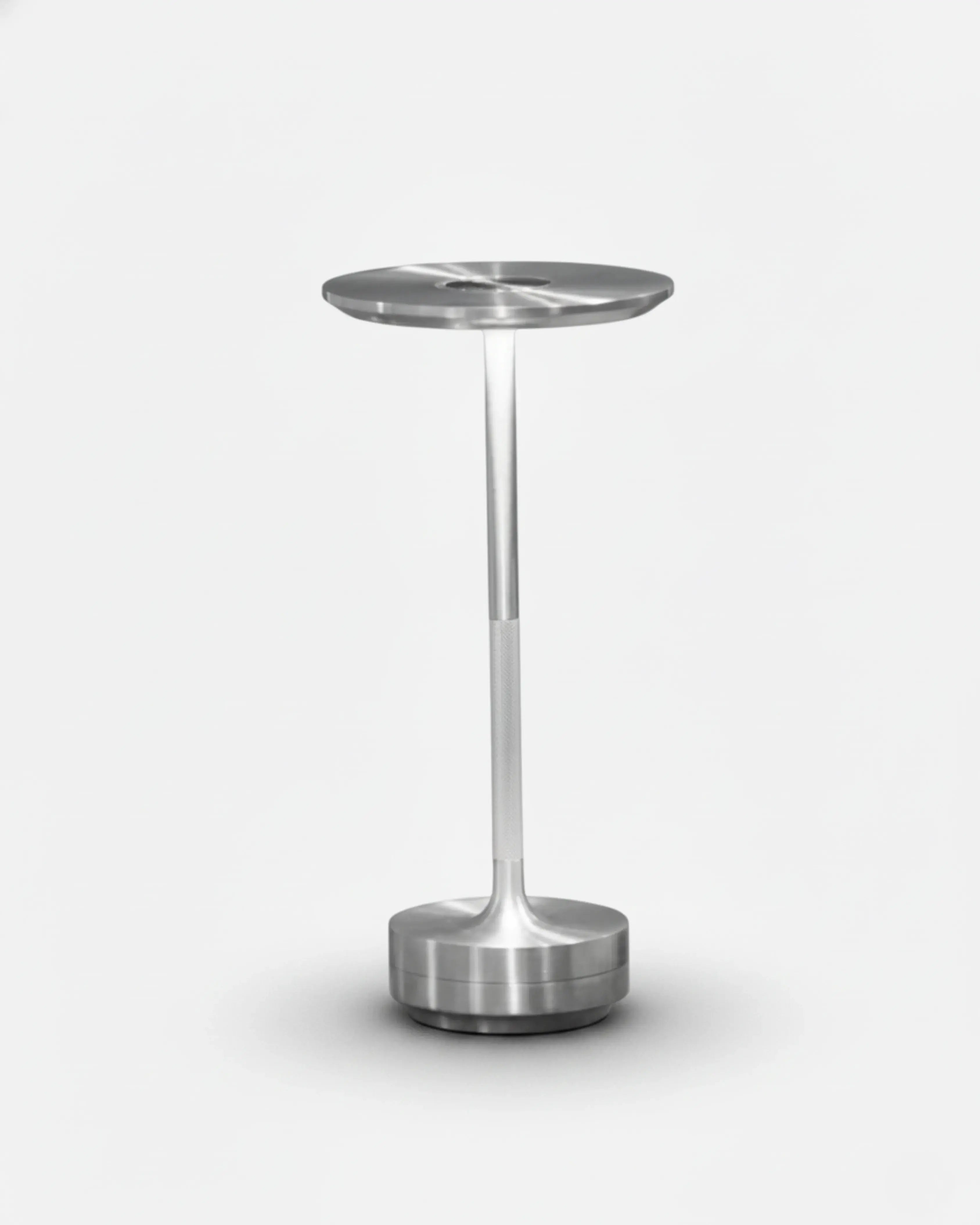 Lampe sans fil argent rechargeable – modèle Liri par Korven Studio.