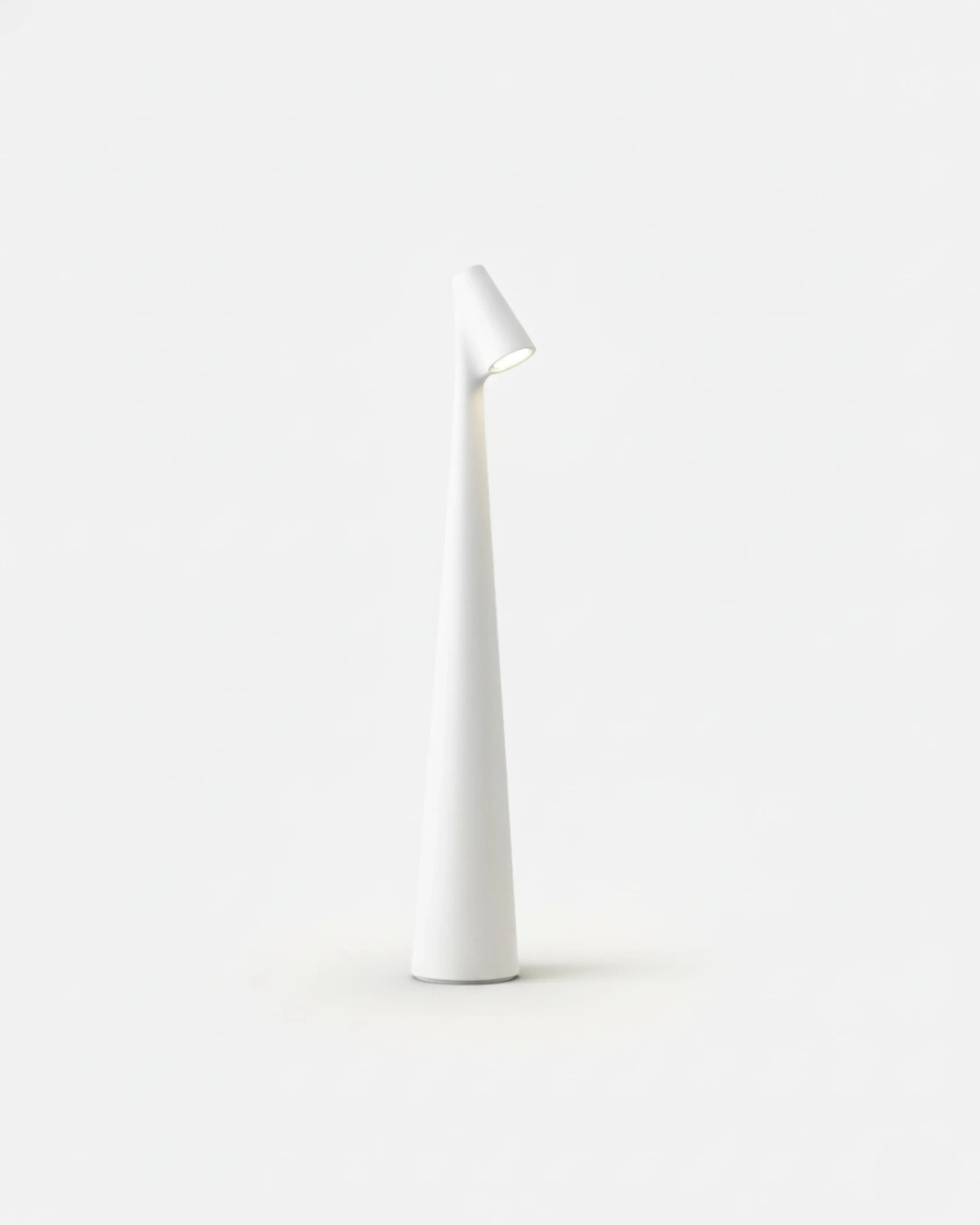 lampe-sans-fil-blanche-korvenstudio-nora