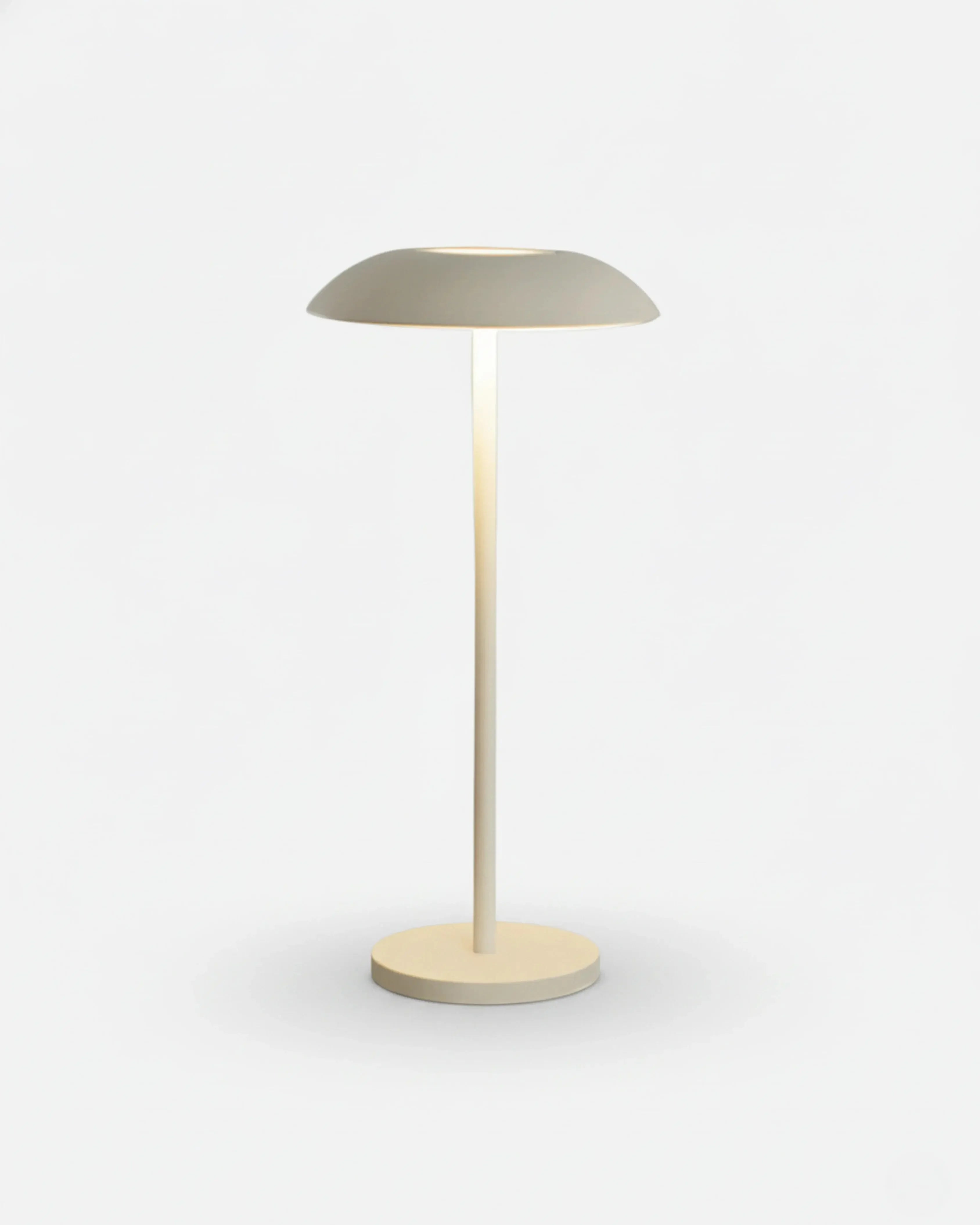 Lampe sans fil blanche tactile rechargeable – modèle Oslo par Korven Studio.