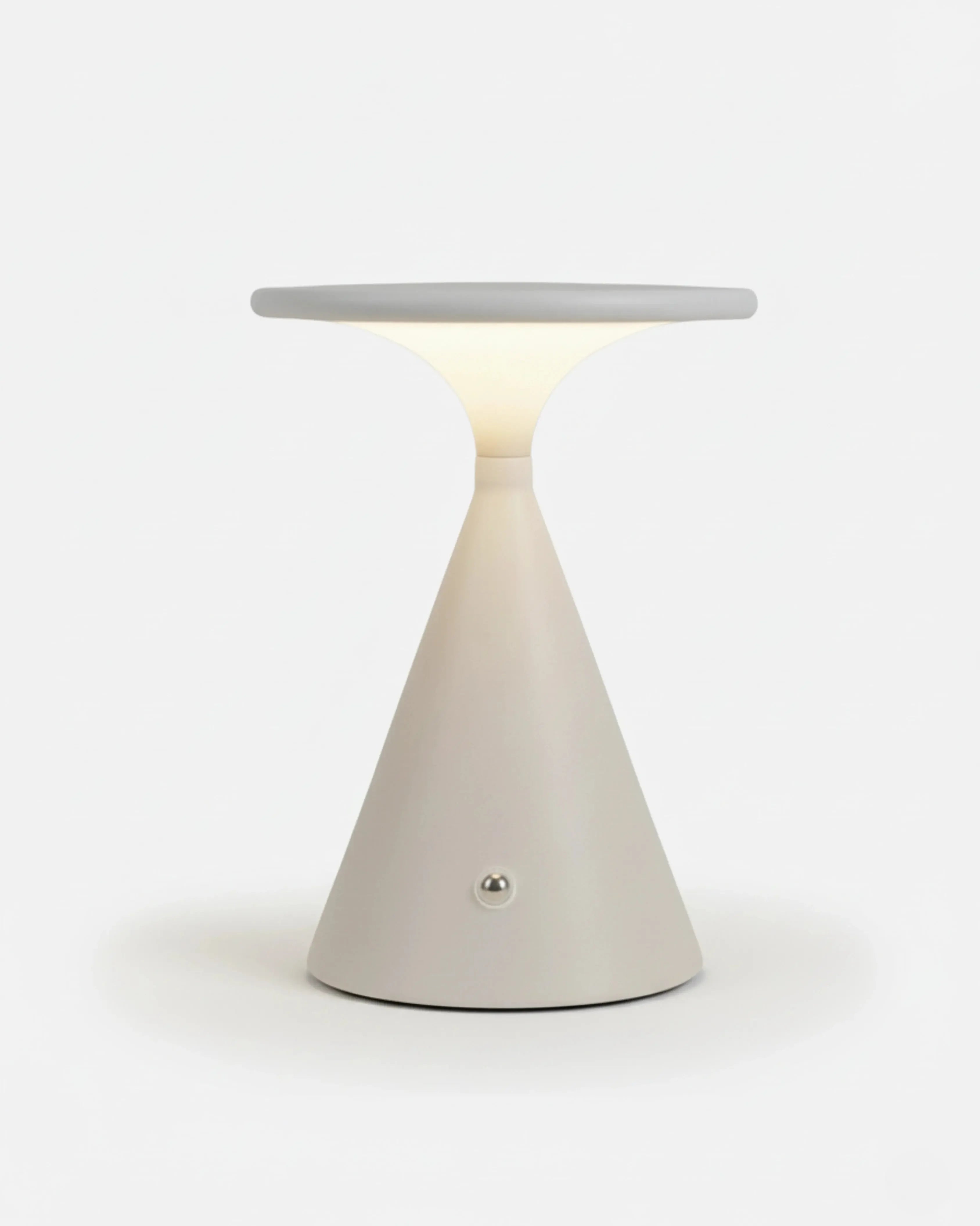 Lampe sans fil blanche rechargeable – modèle Vega par Korven Studio.