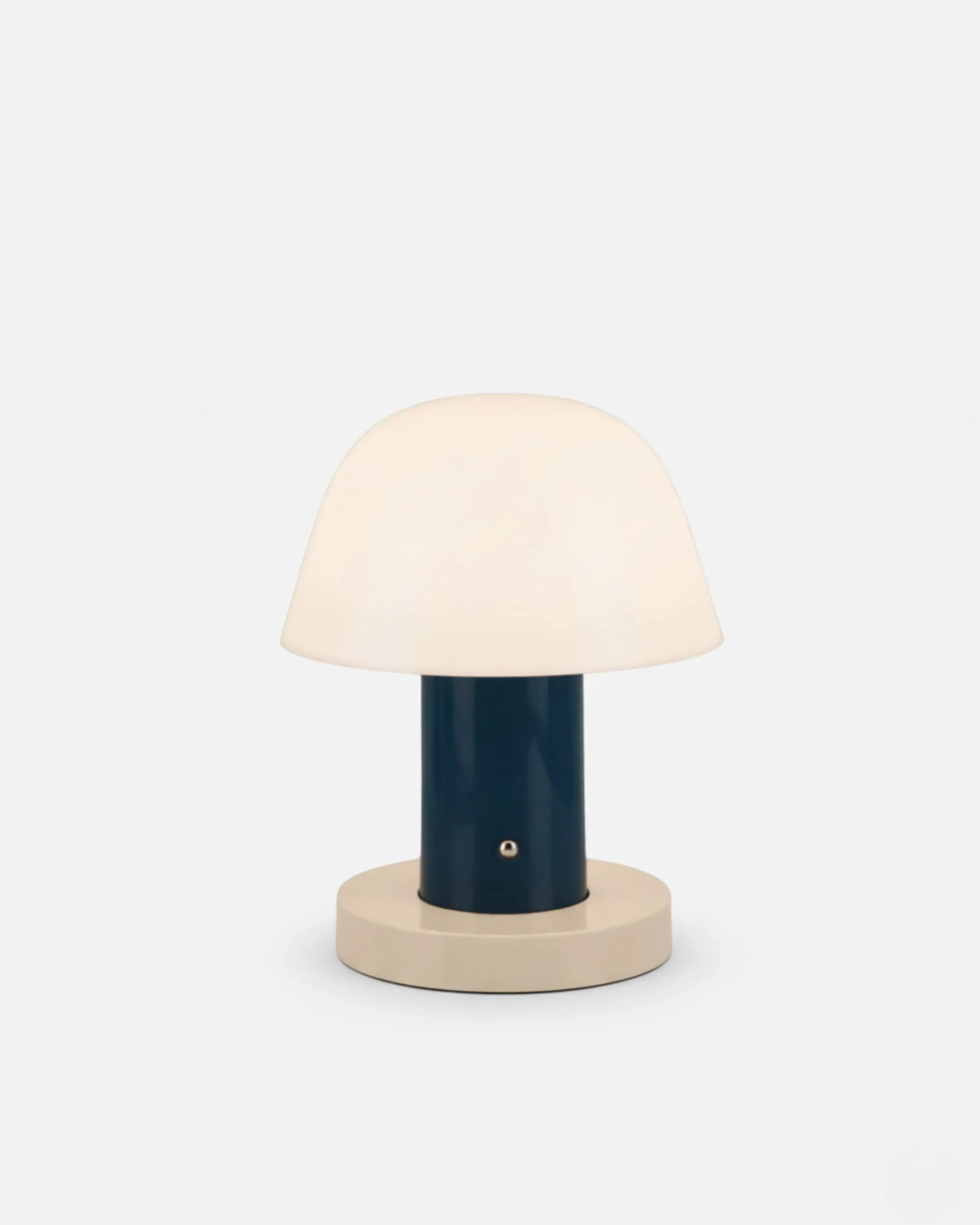 Lampe sans fil bleu et beige rechargeable – modèle Alva par Korven Studio.