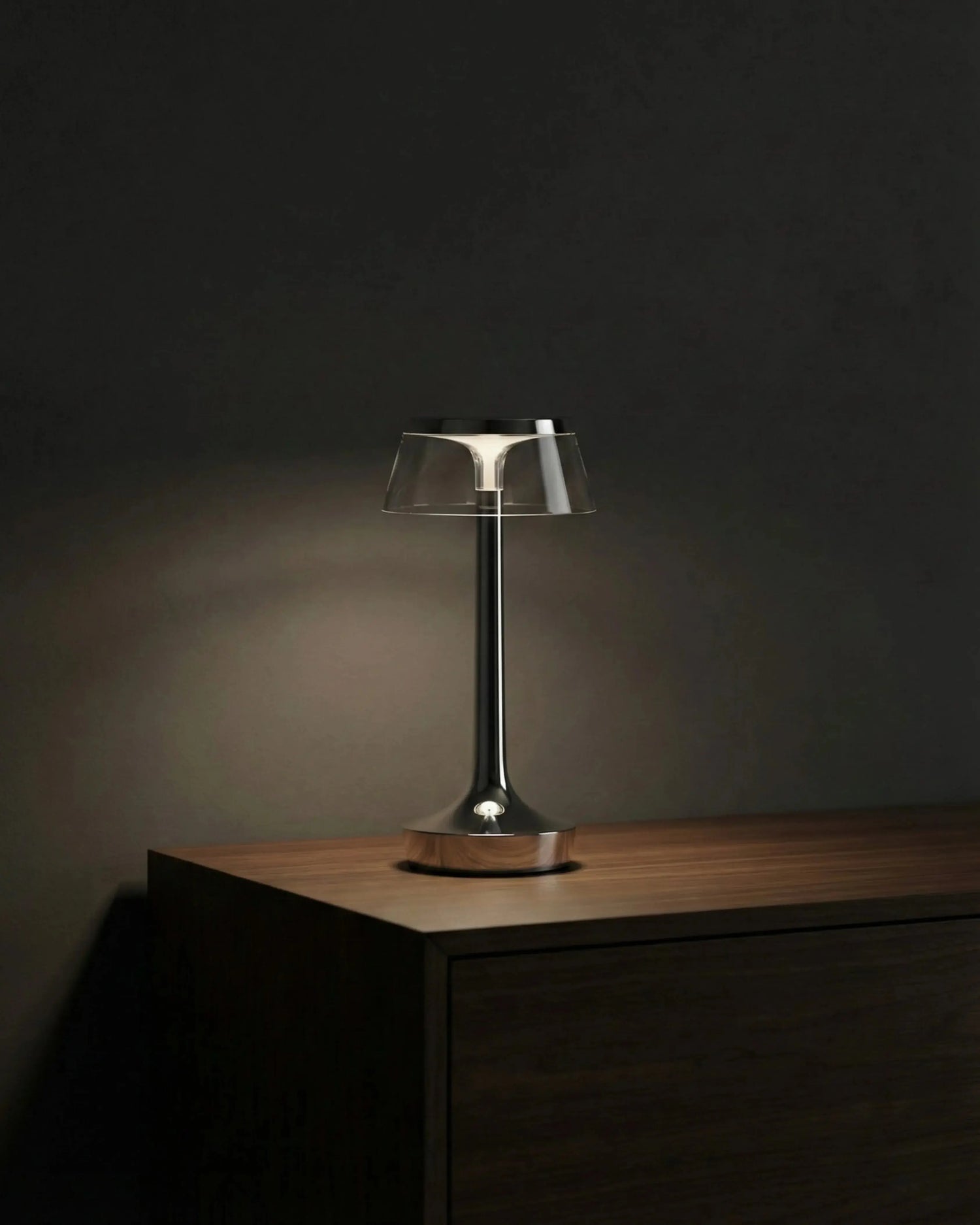 lampe sans fil couleur argent modele orin par korven studio 