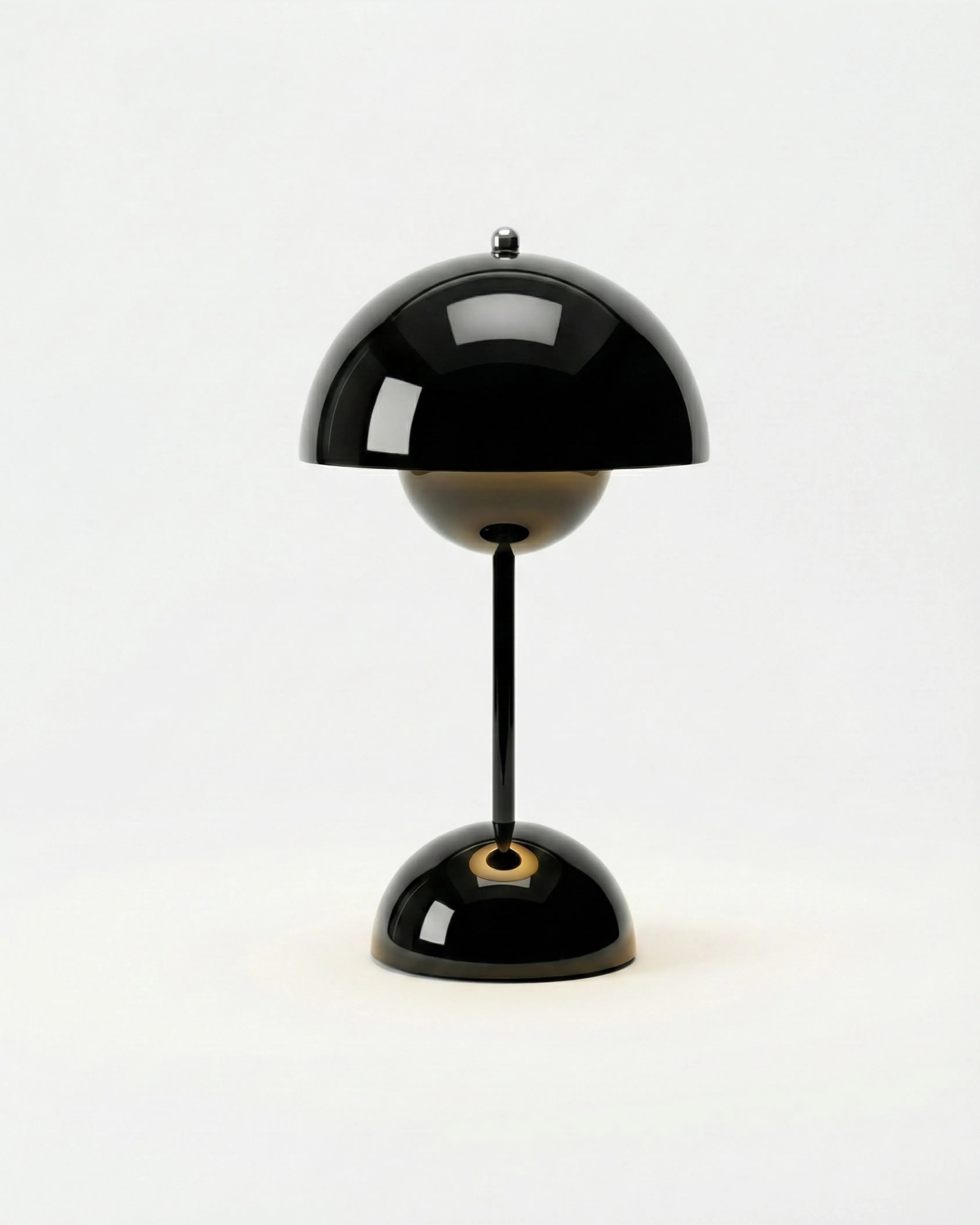 Lampe de table sans fil noire, tactile et rechargeable – modèle Oden par Korven Studio.