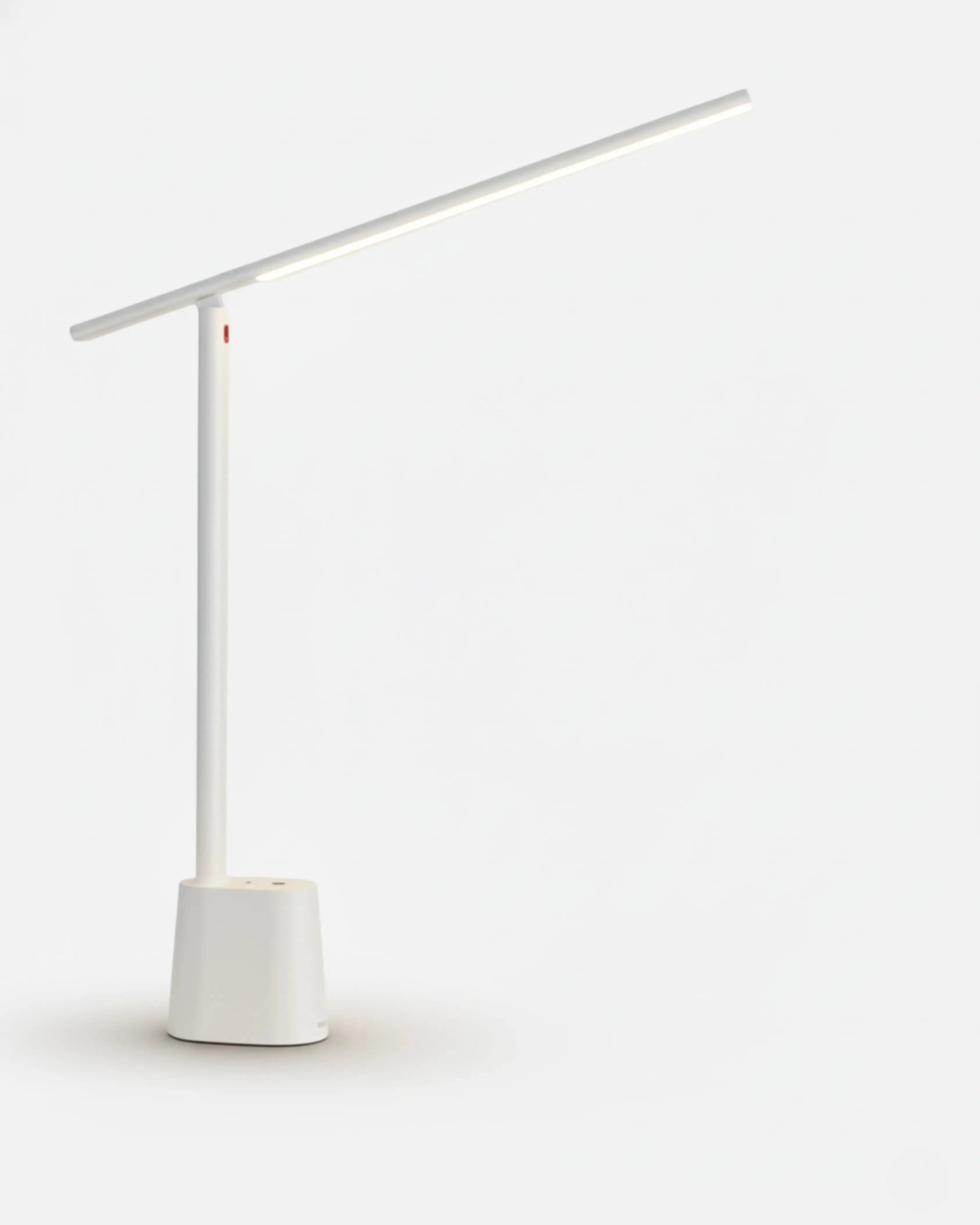 Lampe de bureau sans fil blanche, LED rechargeable – modèle Runo par Korven Studio.