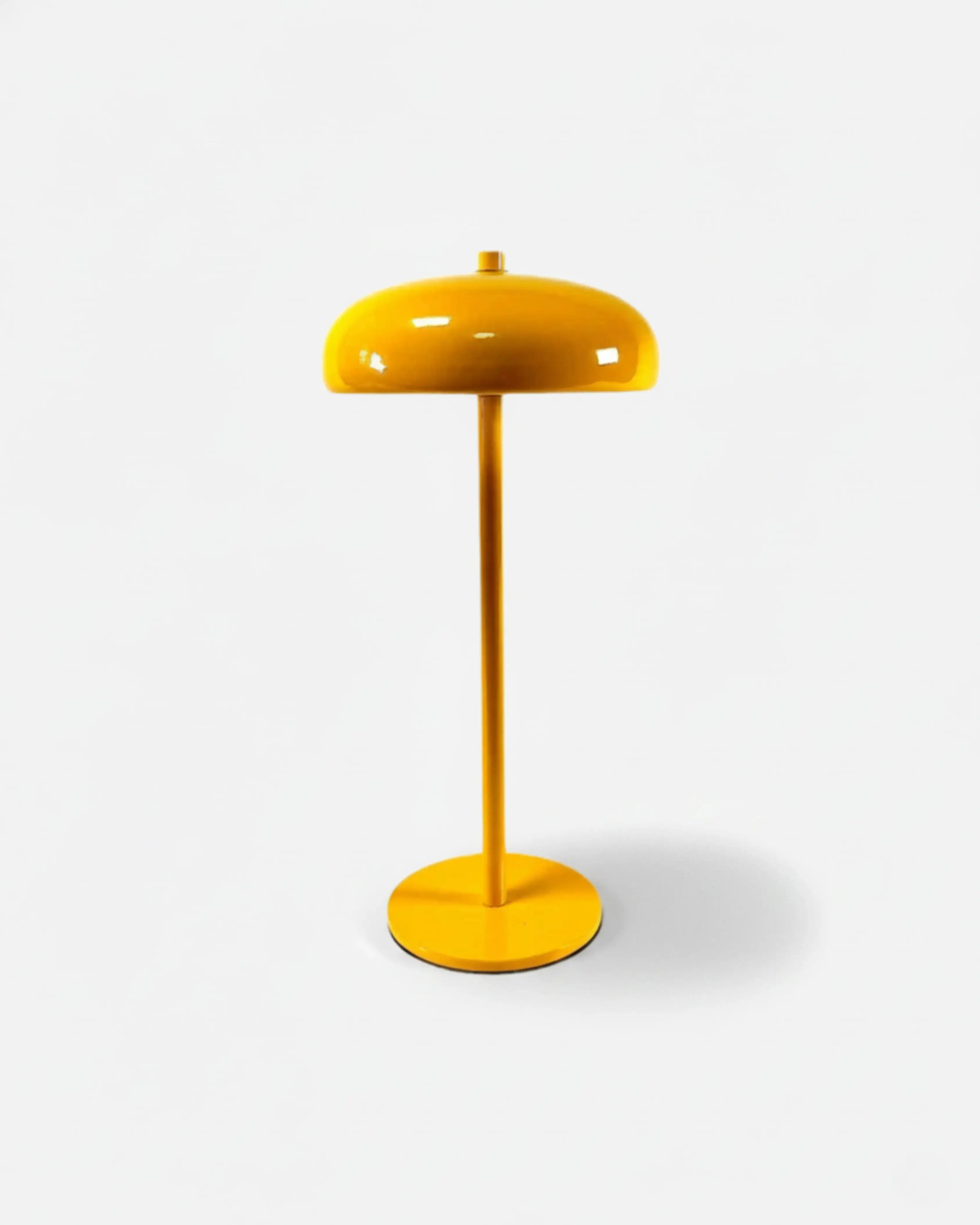 Lampe de chevet sans fil jaune, tactile et rechargeable – modèle nari par Korven Studio.