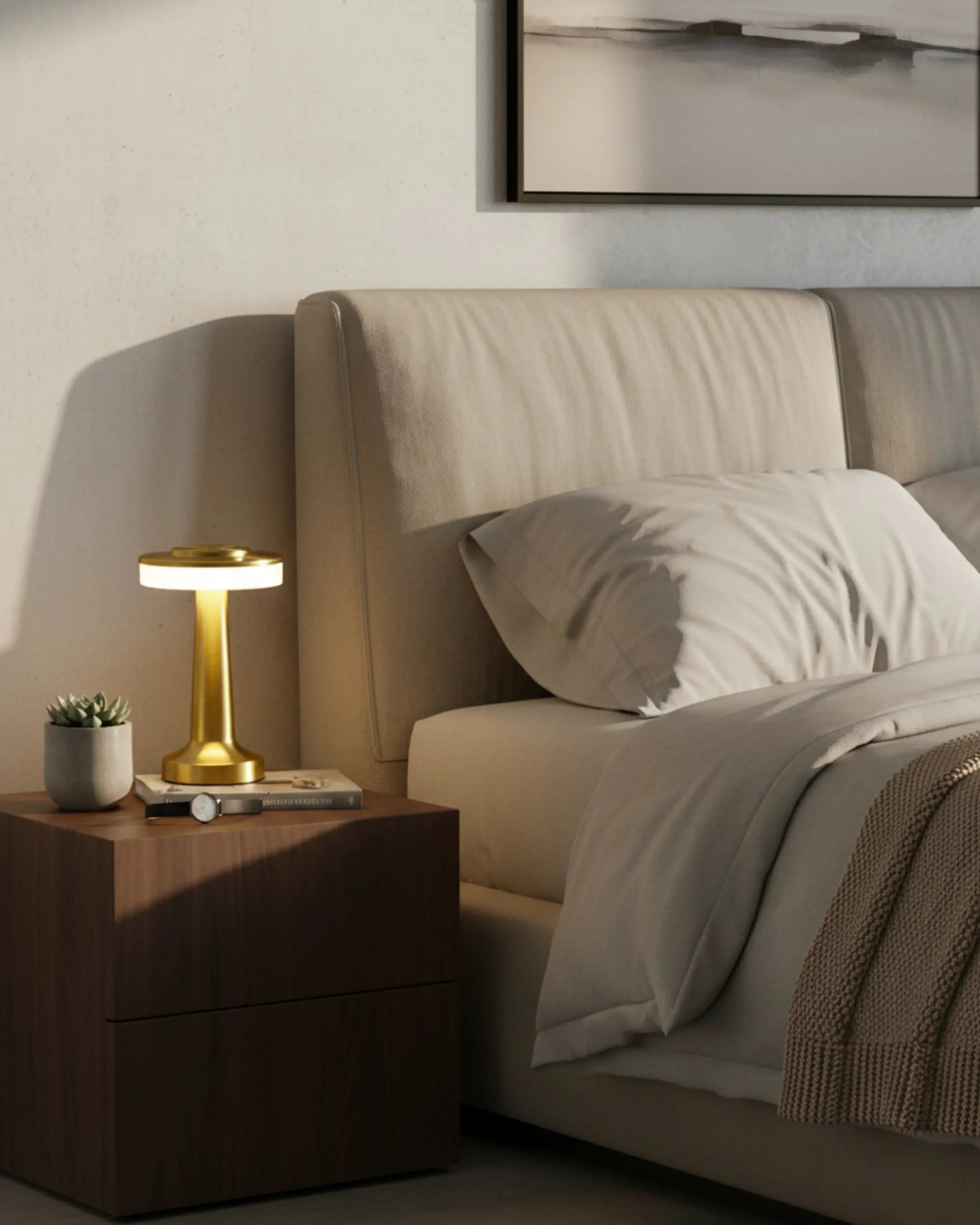 Lampe de chevet sans fil dorée, rechargeable par USB – modèle Karo par Korven Studio.