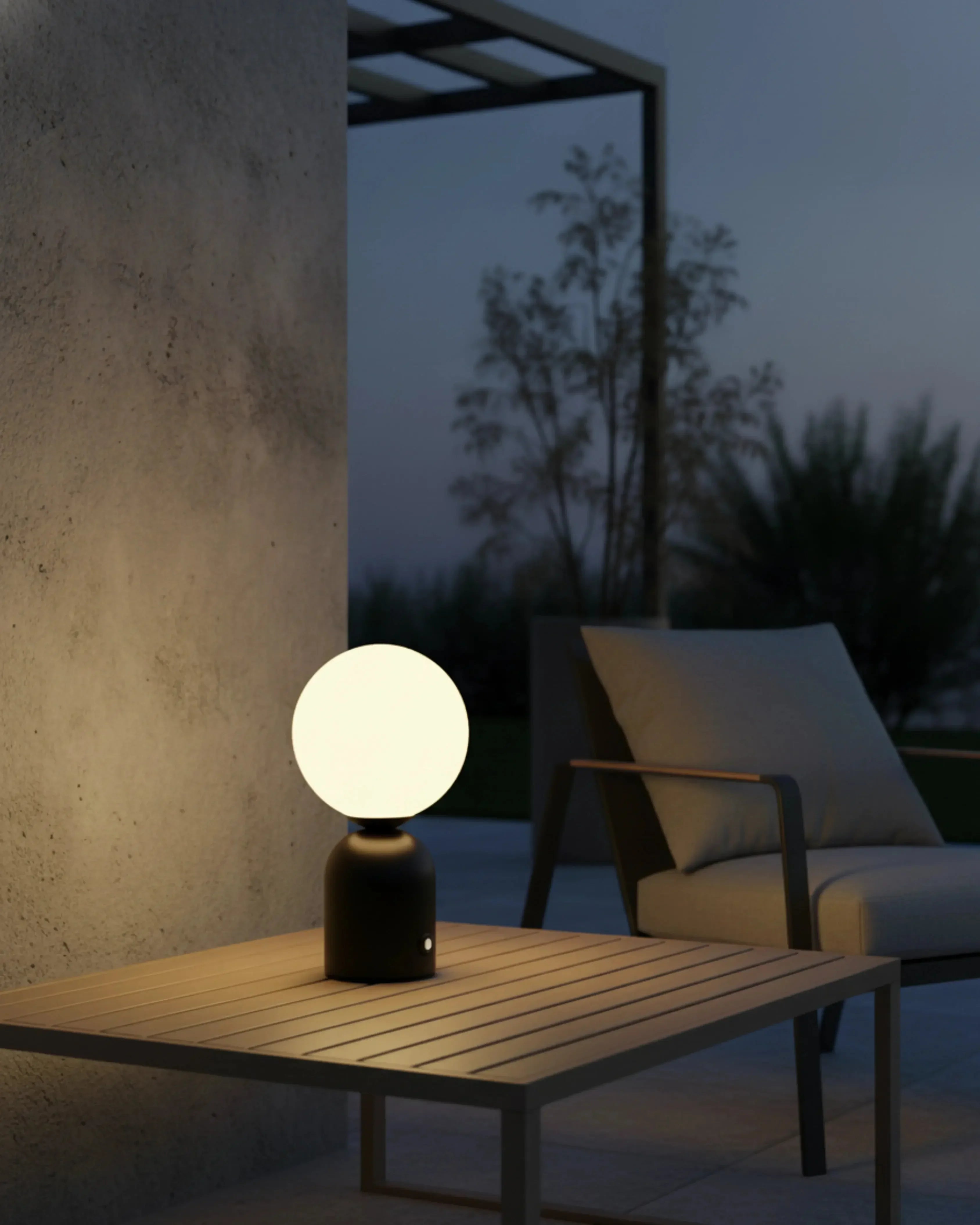 Lampe d’extérieur sans fil noire, design premium et rechargeable – modèle Lumi par Korven Studio.