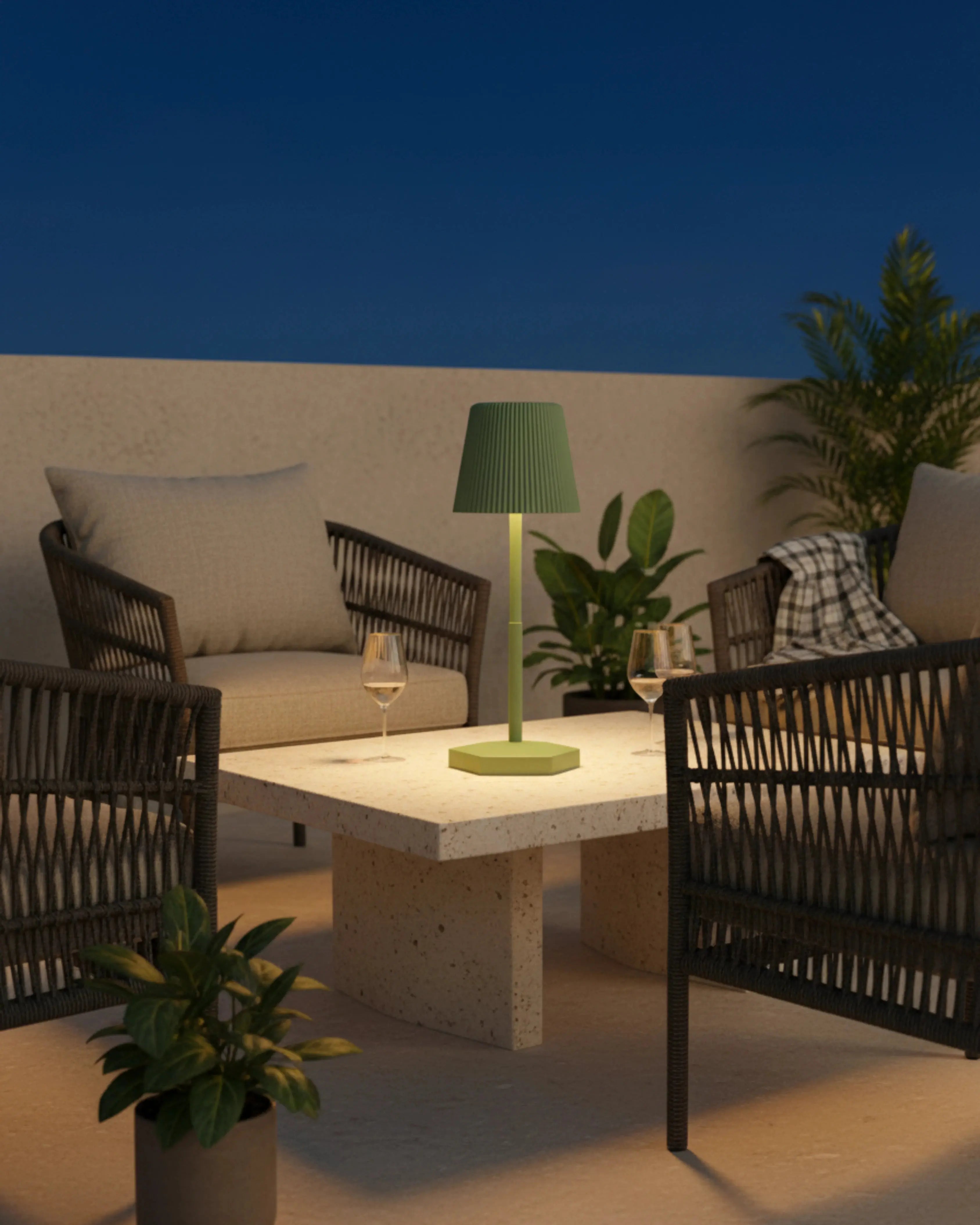 Lampe d’extérieur sans fil vert, design premium et rechargeable – modèle Tovi par Korven Studio.