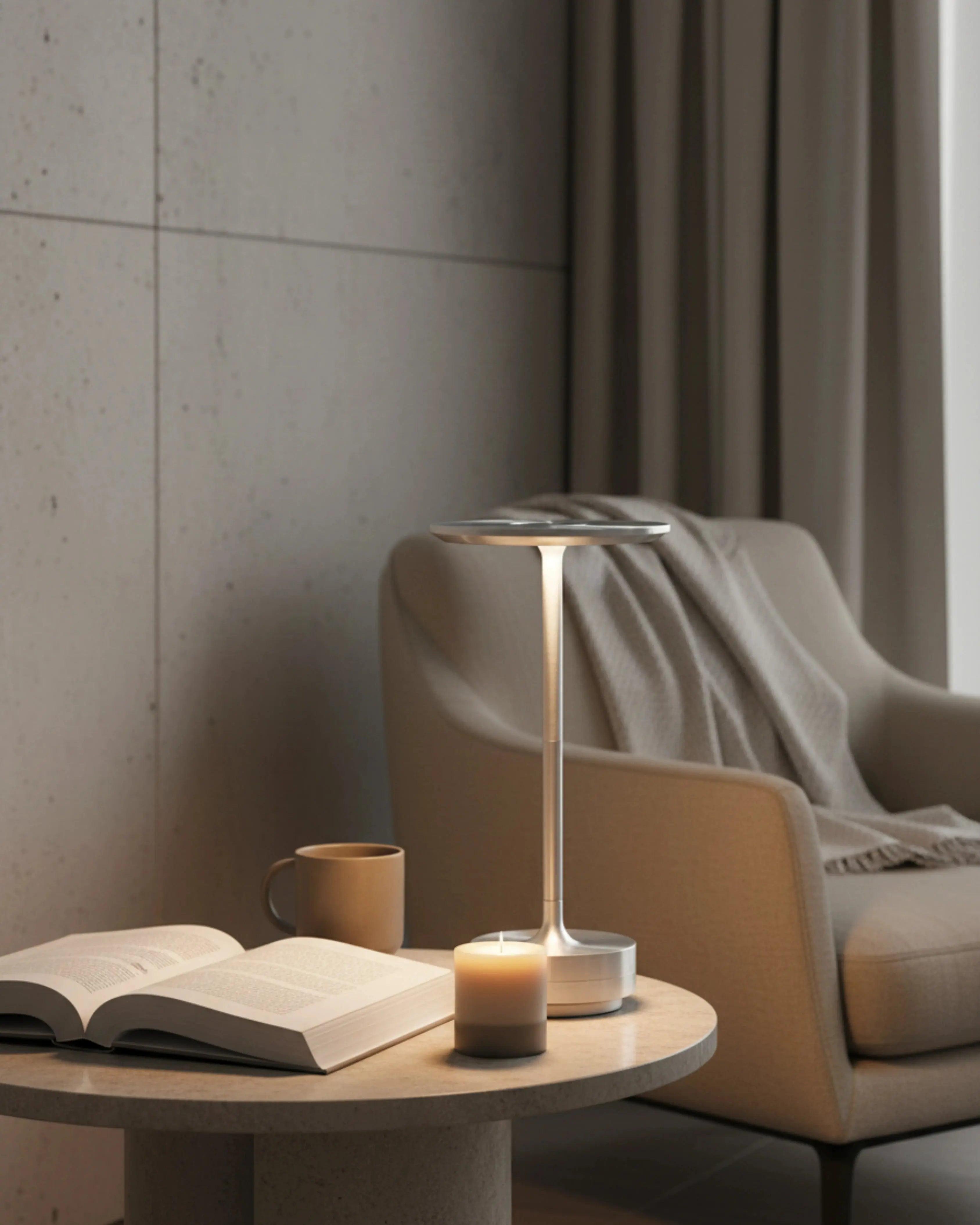 Lampe de lecture sans fil argent, tactile et rechargeable – modèle Liri par Korven Studio.