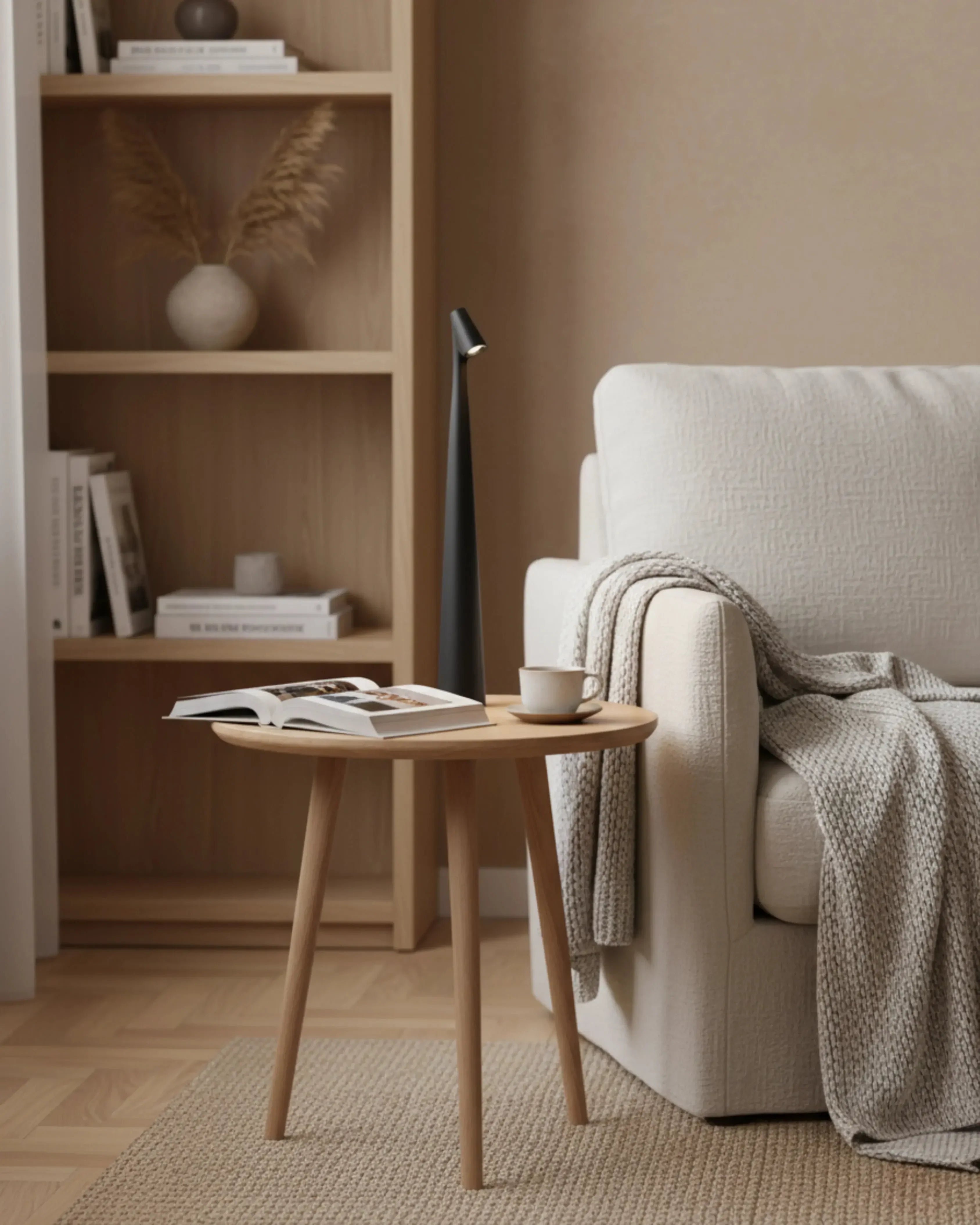 Lampe de lecture sans fil noire, rechargeable par USB – modèle Nora par Korven Studio.