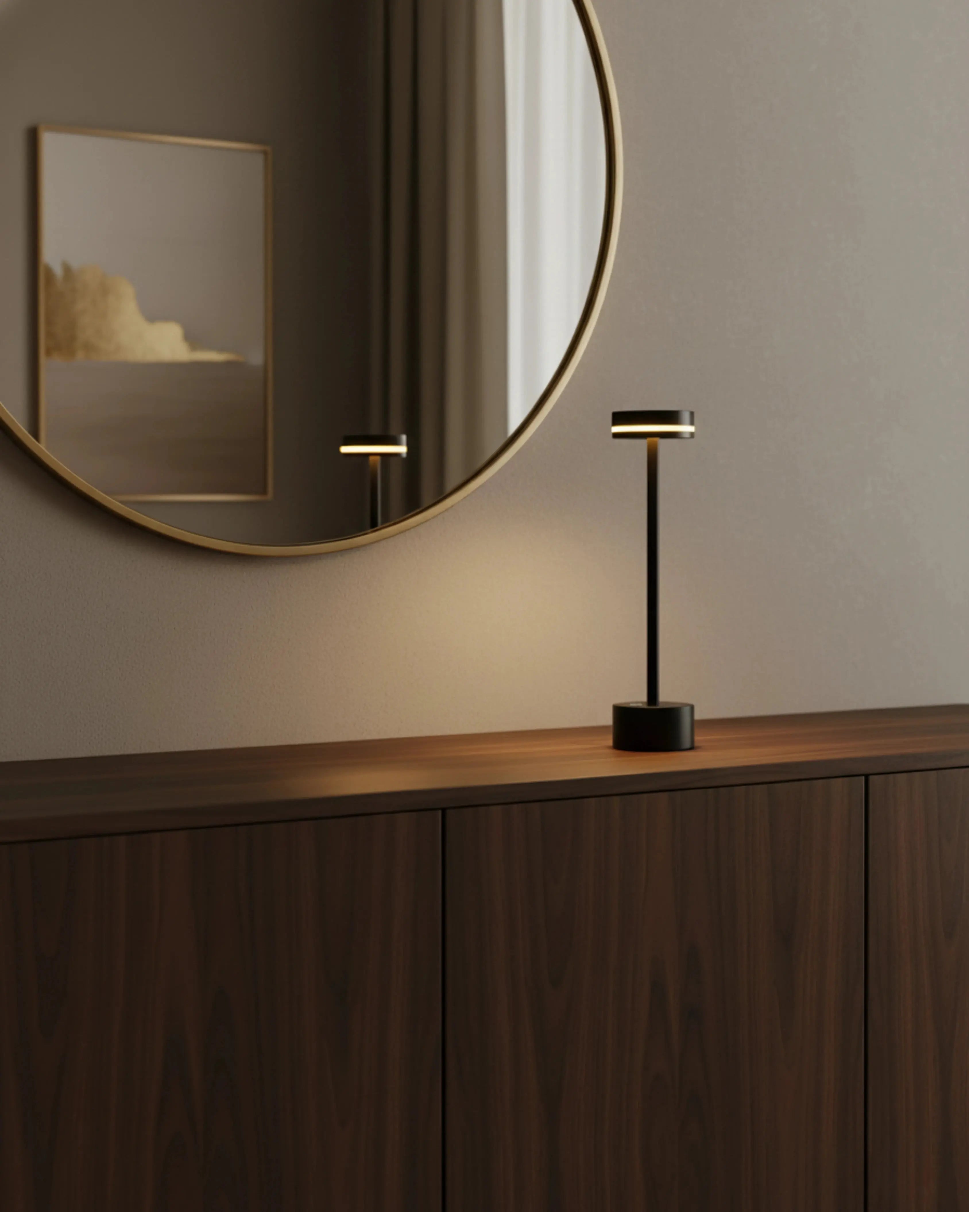 Lampe de table sans fil noire, design tacile et rechargeable – modèle Lysa par Korven Studio.