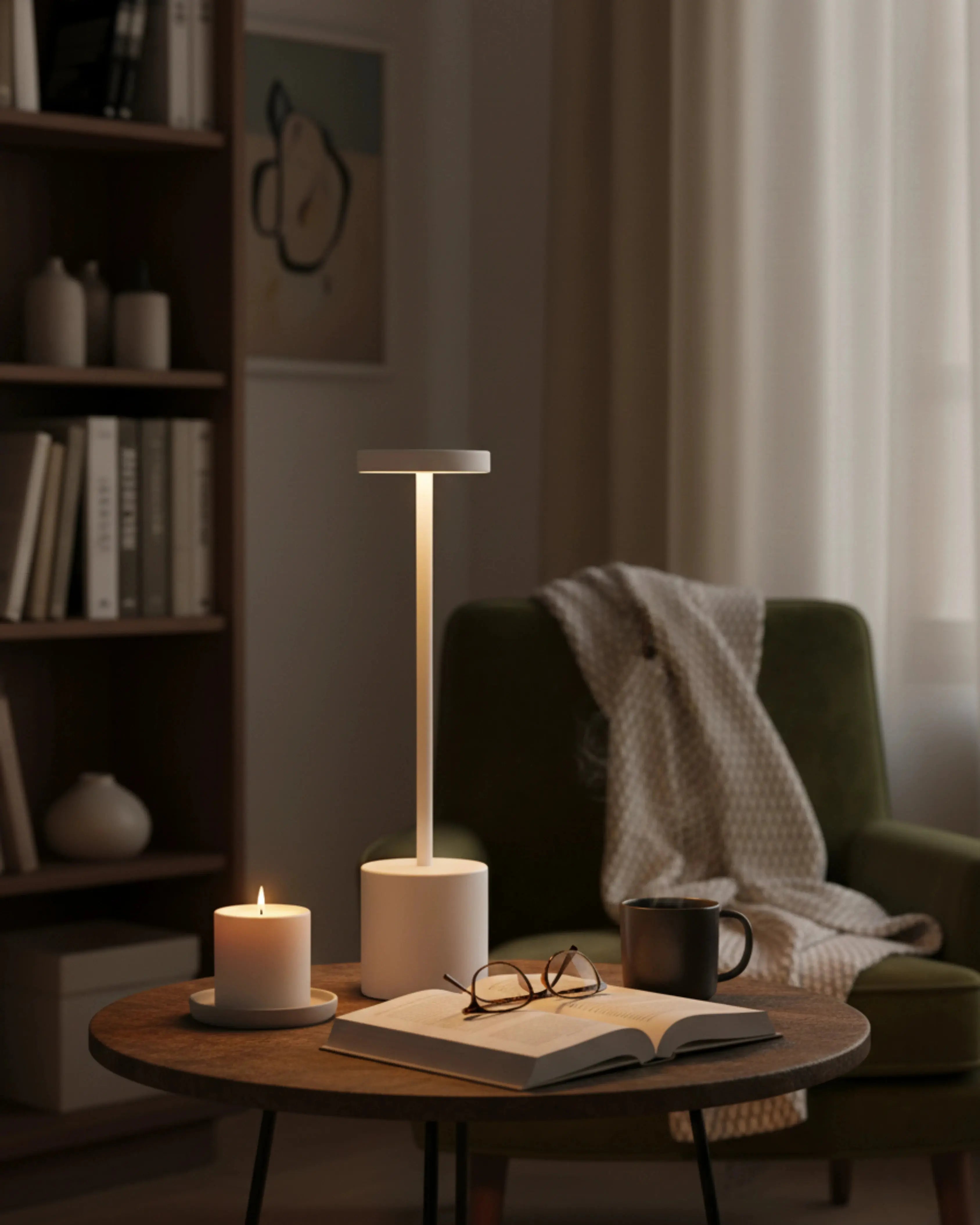 Lampe de table sans fil blanche, tactile et rechargeable – modèle Nova par Korven Studio.