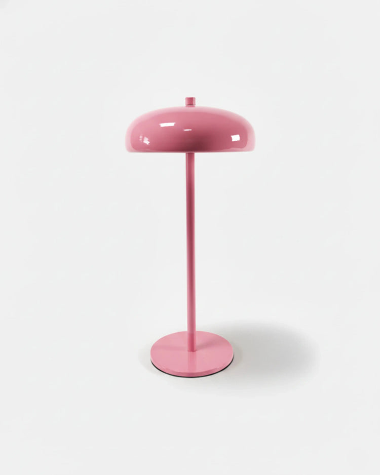 Lampe de table sans fil rose, tactile et rechargeable – modèle nari par Korven Studio.