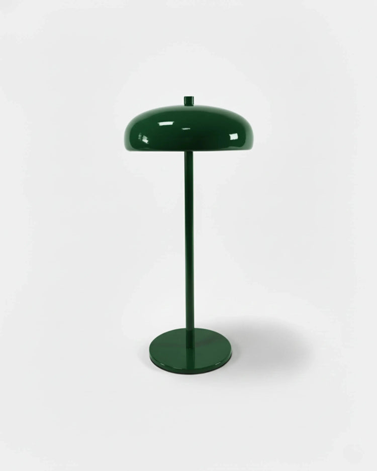 Lampe a poser sans fil vert, tactile et rechargeable – modèle nari par Korven Studio.