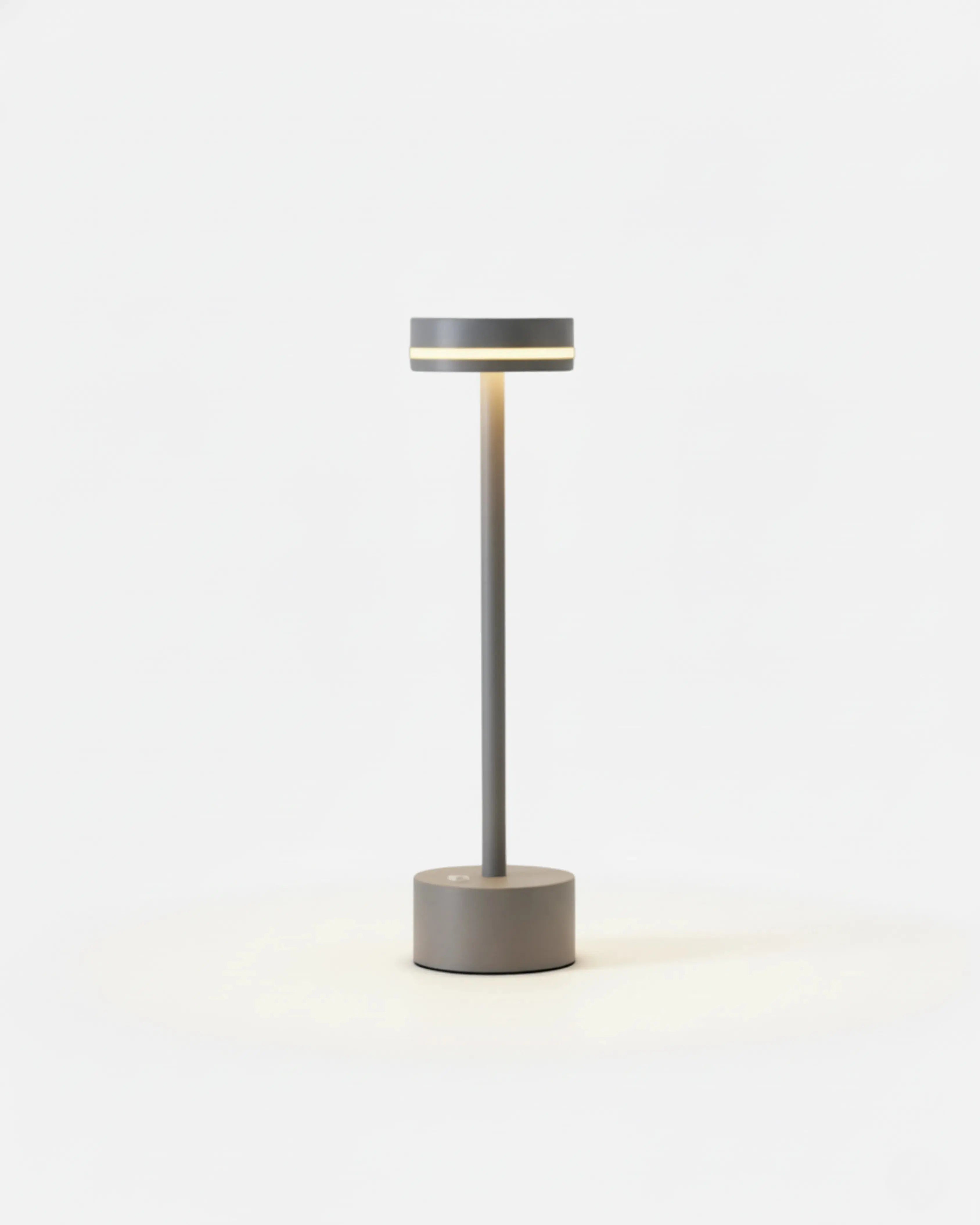 Lampe sans fil tactile rechargeable – modèle Lysa par Korven Studio.
