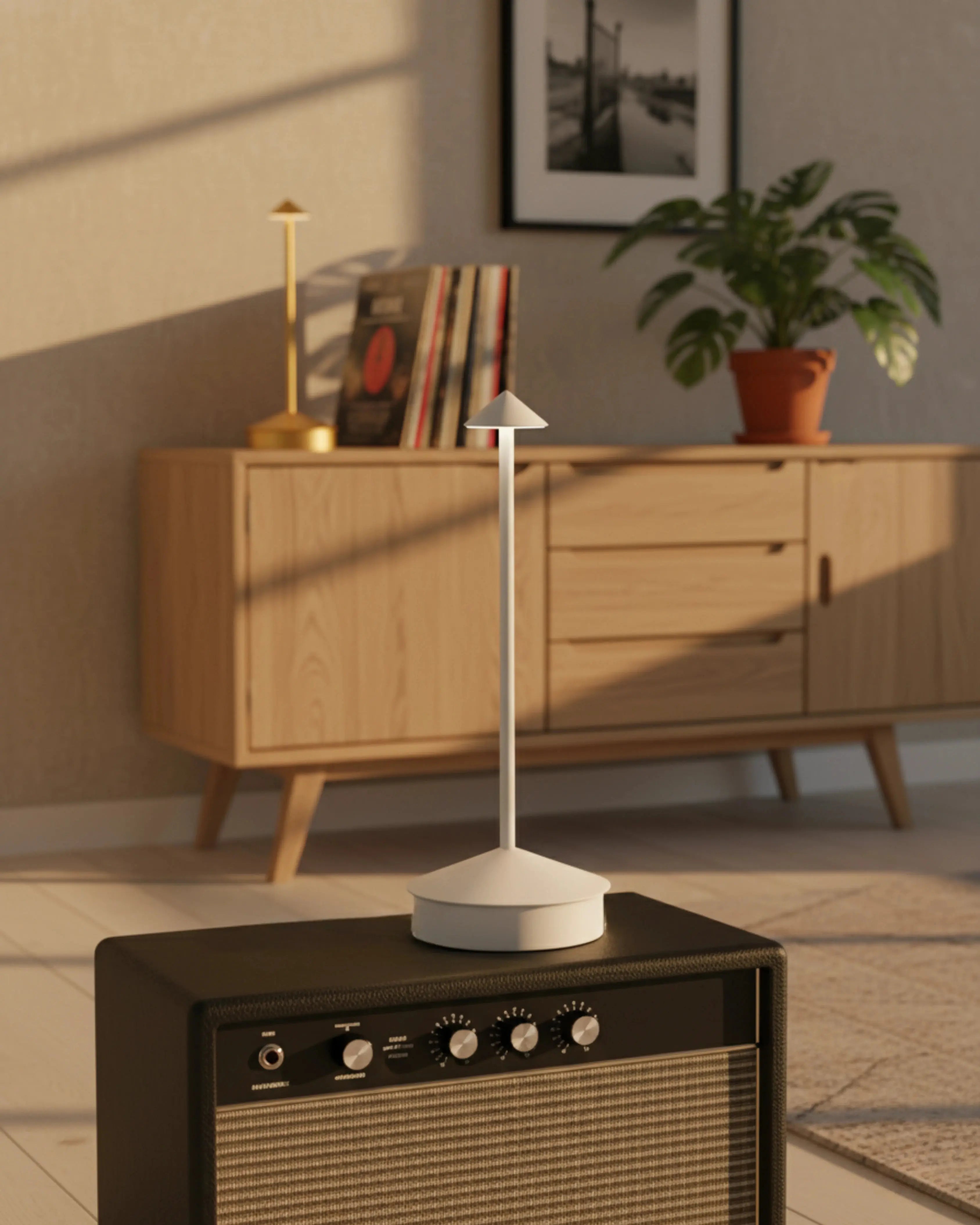 Lampe de table sans fil, LED rechargeable – modèle Miro par Korven Studio.