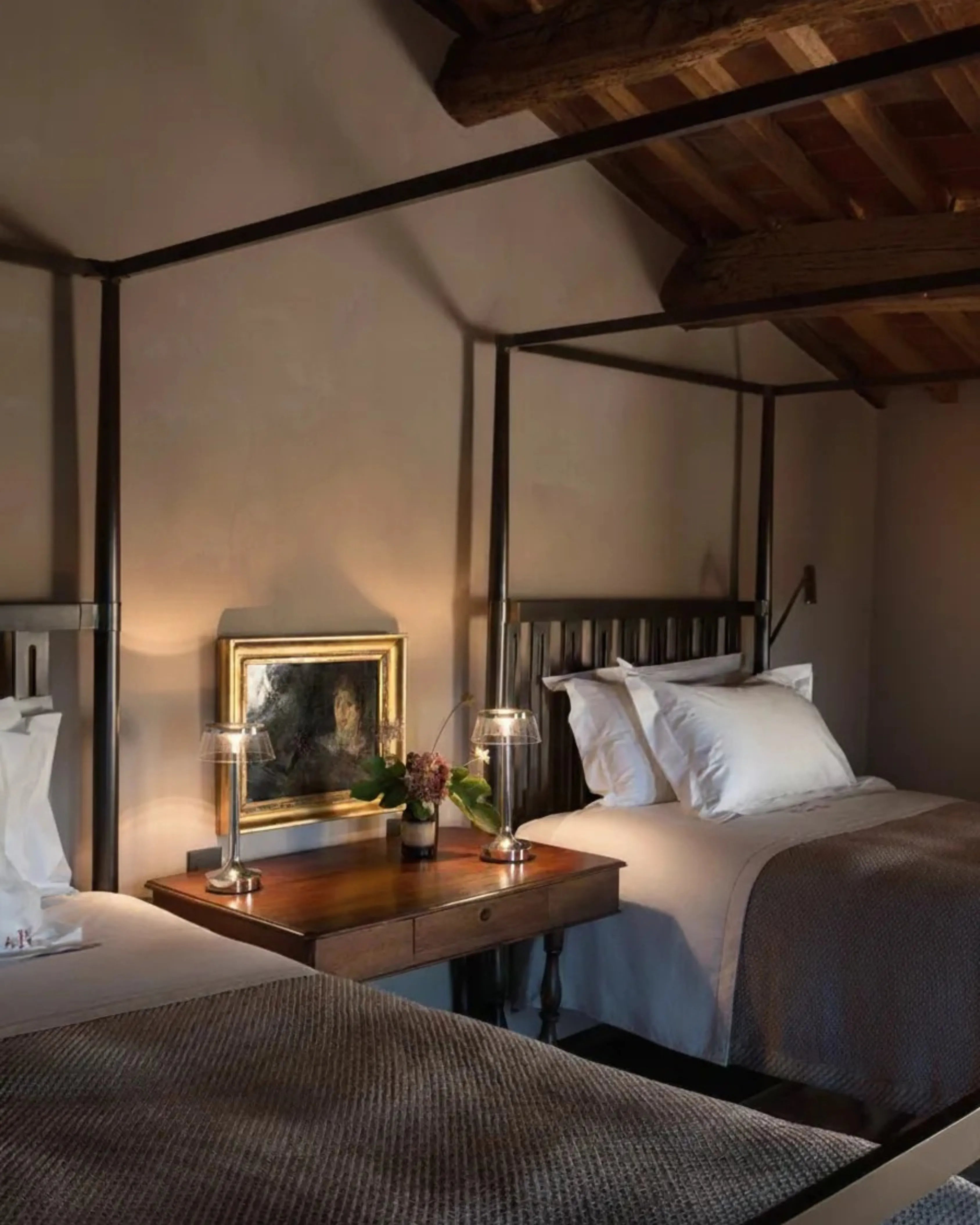 lampe sans fil led hotel restaurant par korven studio