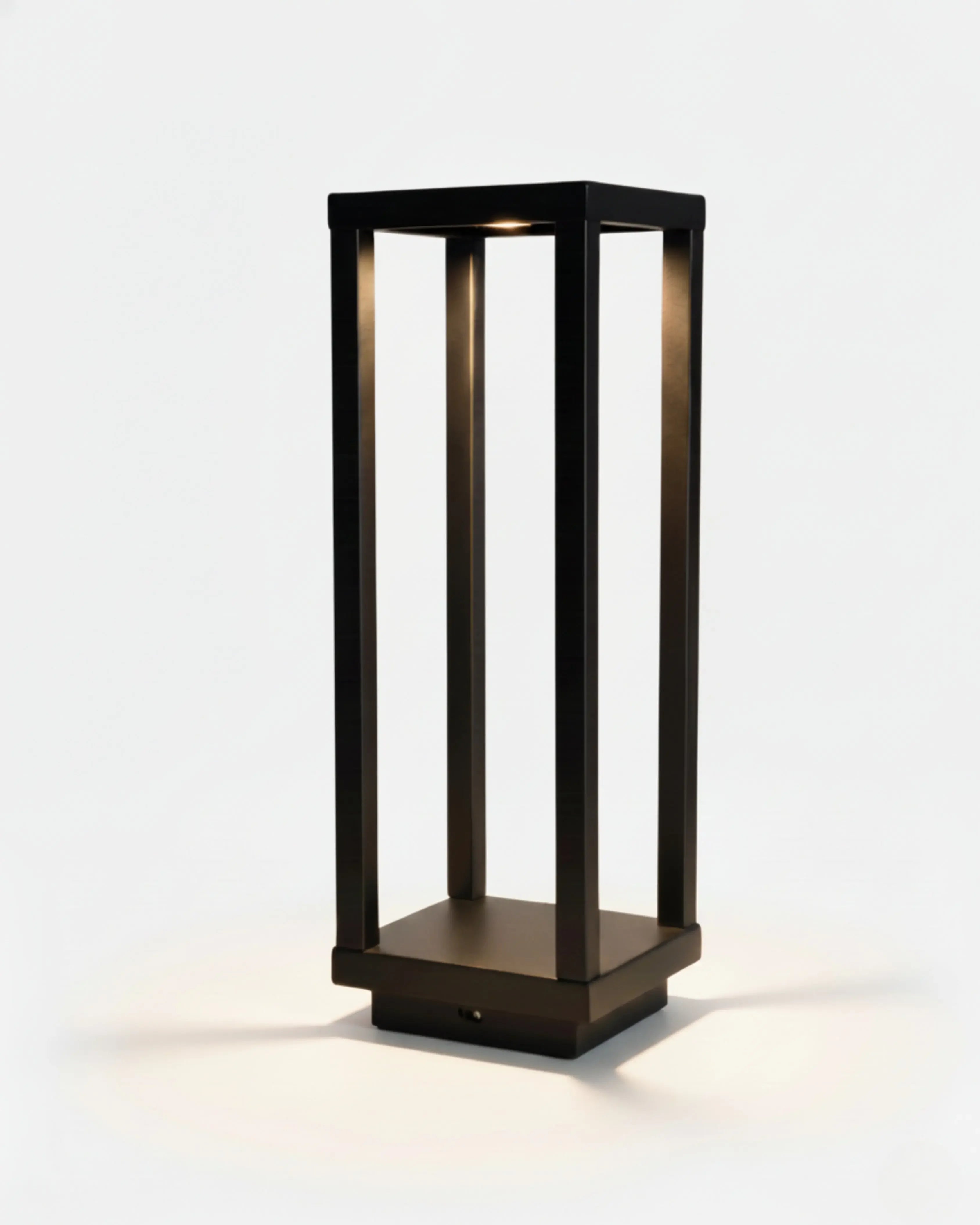 Lampe sans fil noire rechargeable – modèle Sora par Korven Studio.