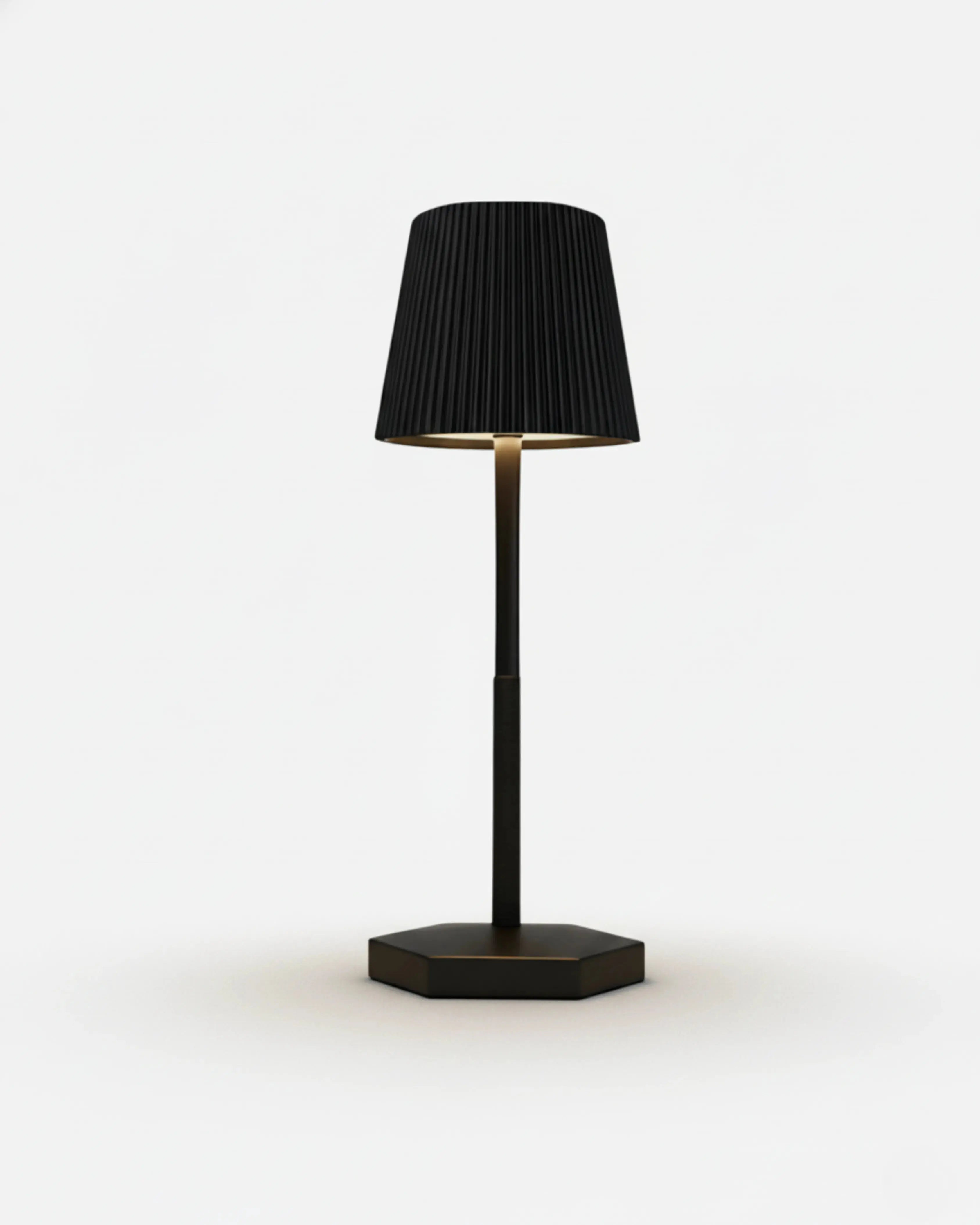 Lampe sans fil noire rechargeable – modèle Tovi par Korven Studio.