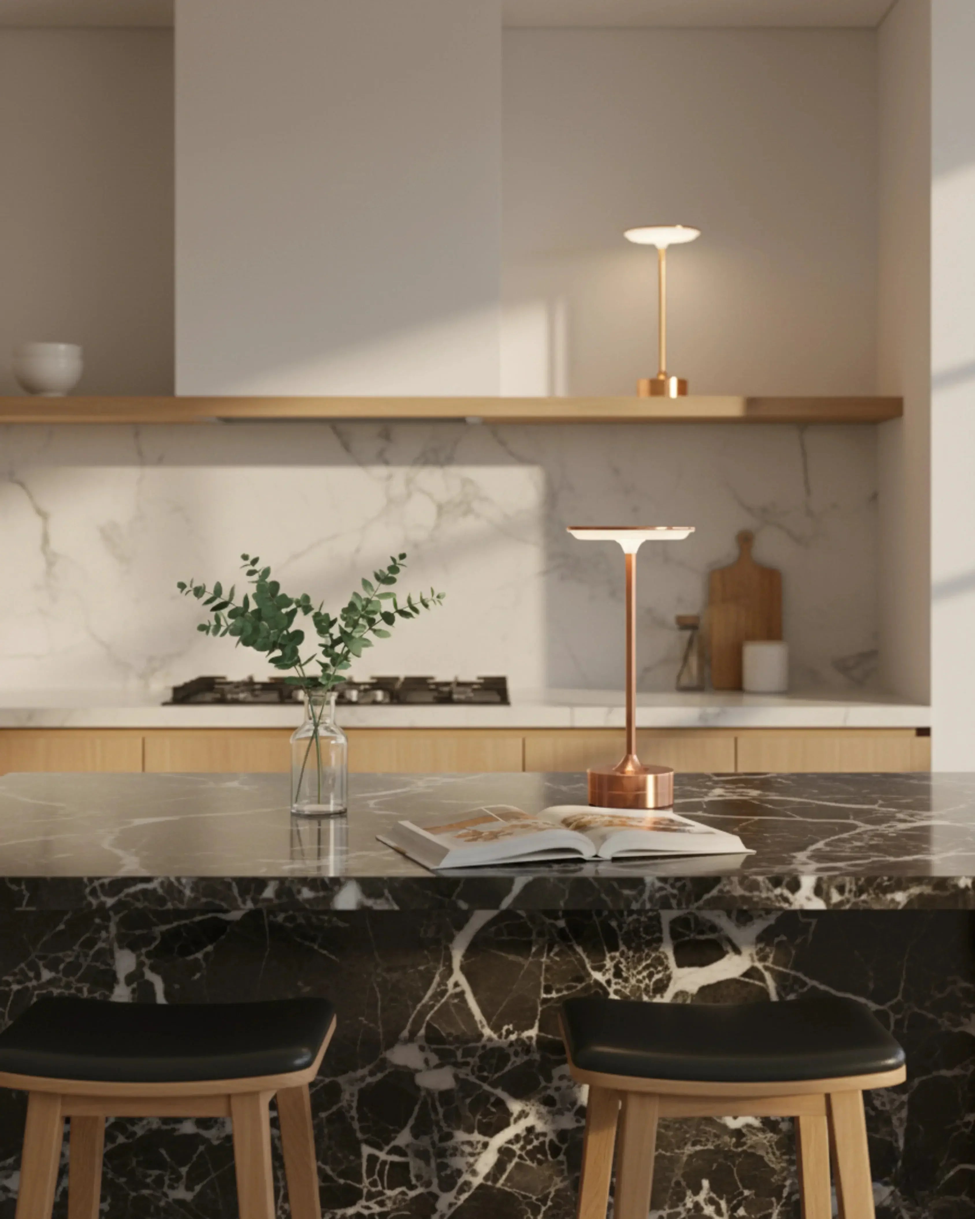 Lampe de table sans fil or et rose gold, tactile et rechargeable – modèle Lora par Korven Studio.