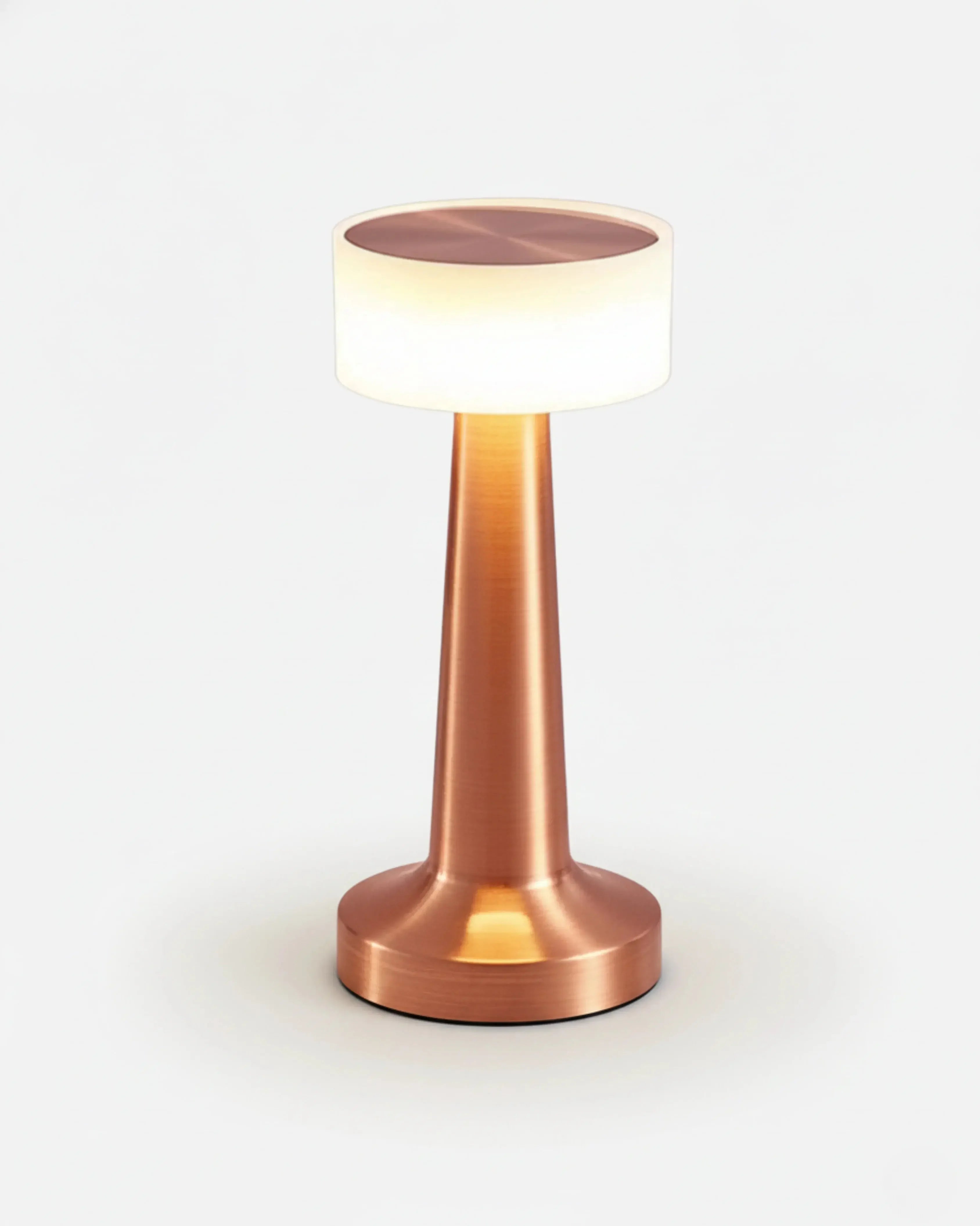 Lampe sans fil rose gold tactile – modèle Nilo par Korven Studio.