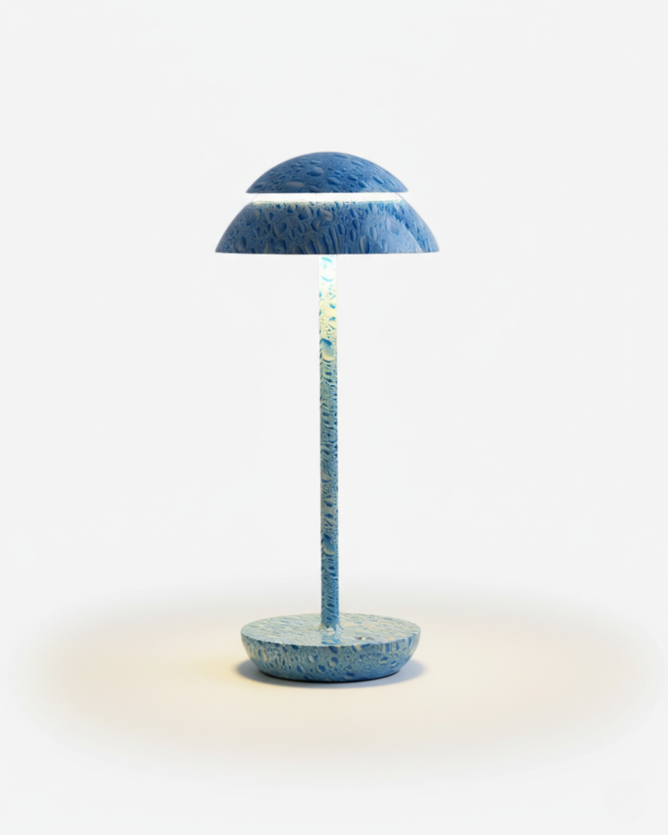 lampe sans fil modele deska par korven studio couleur eau 
