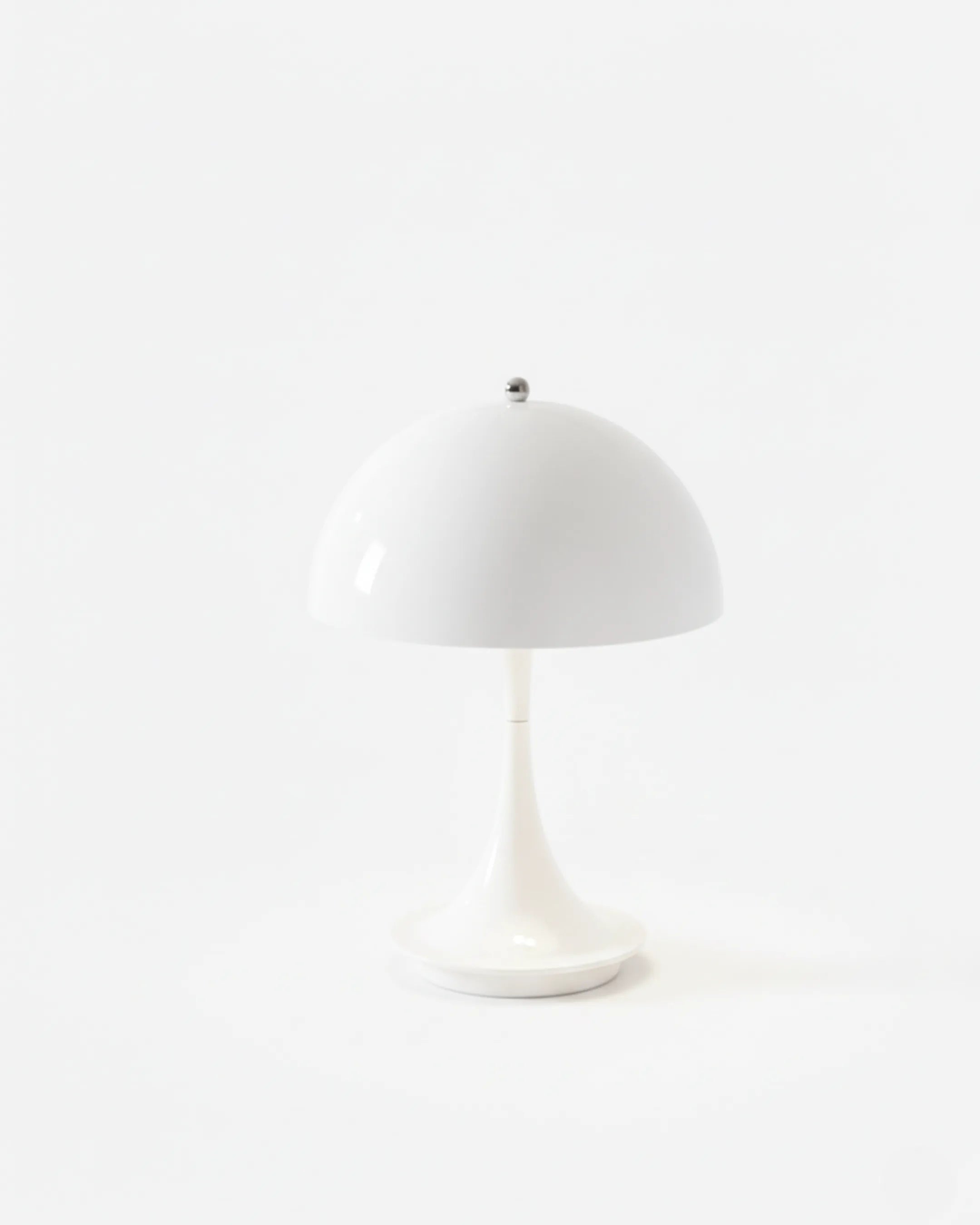 lampe sans fil tactile blanc modele mido korven studio
